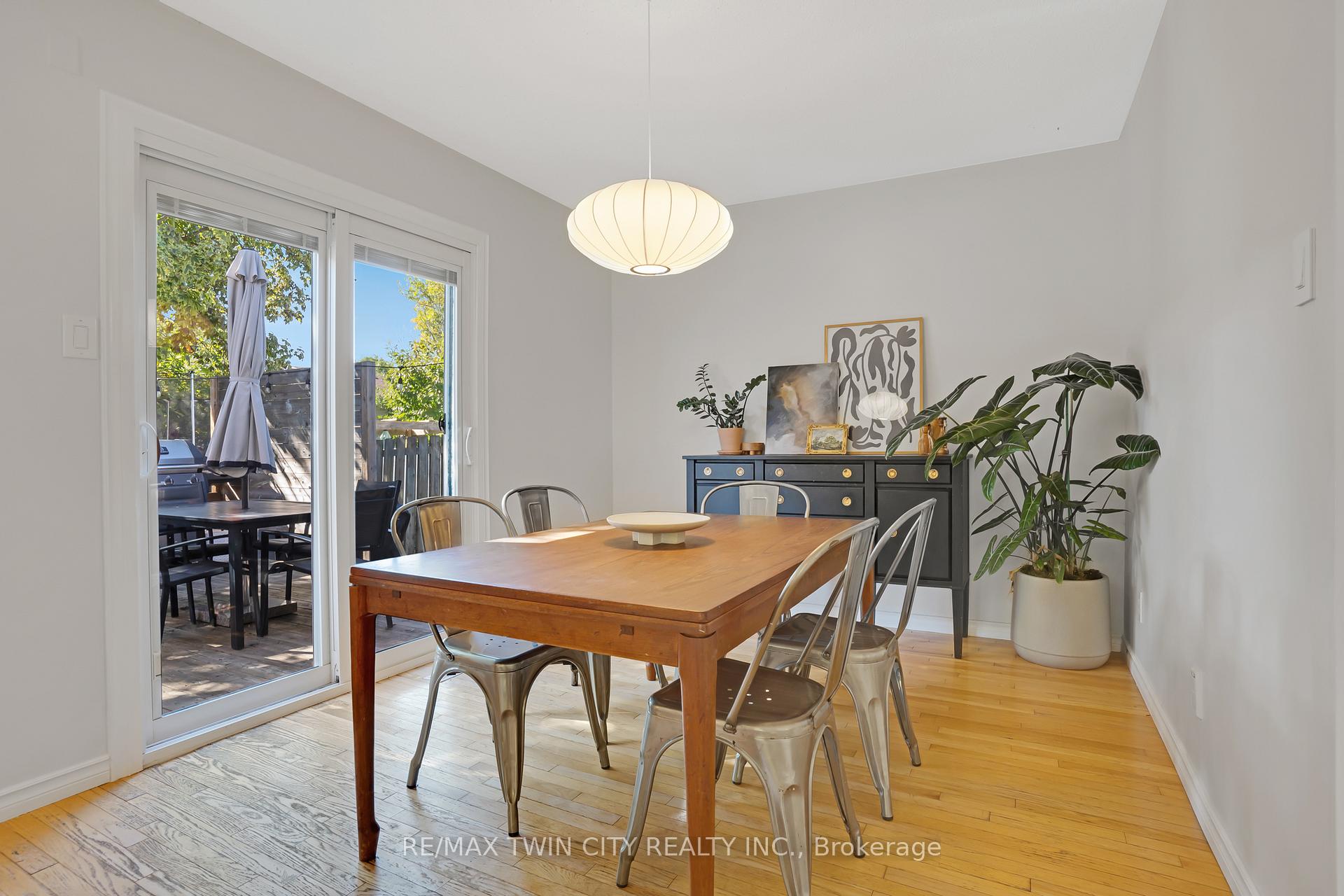 Photo 13 of 276 Camille Crescent, Waterloo, Lexington — HOMEH