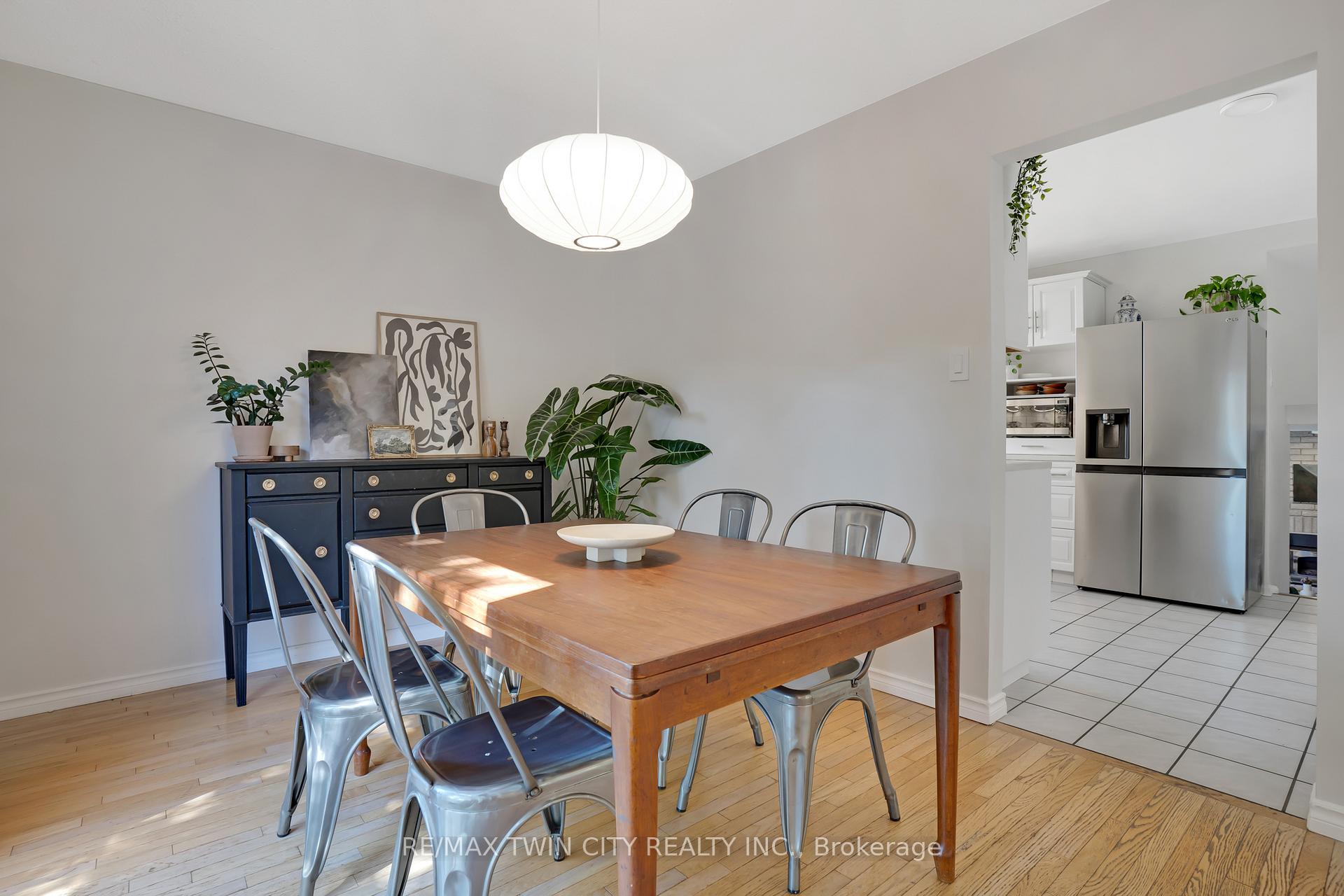 Photo 15 of 276 Camille Crescent, Waterloo, Lexington — HOMEH