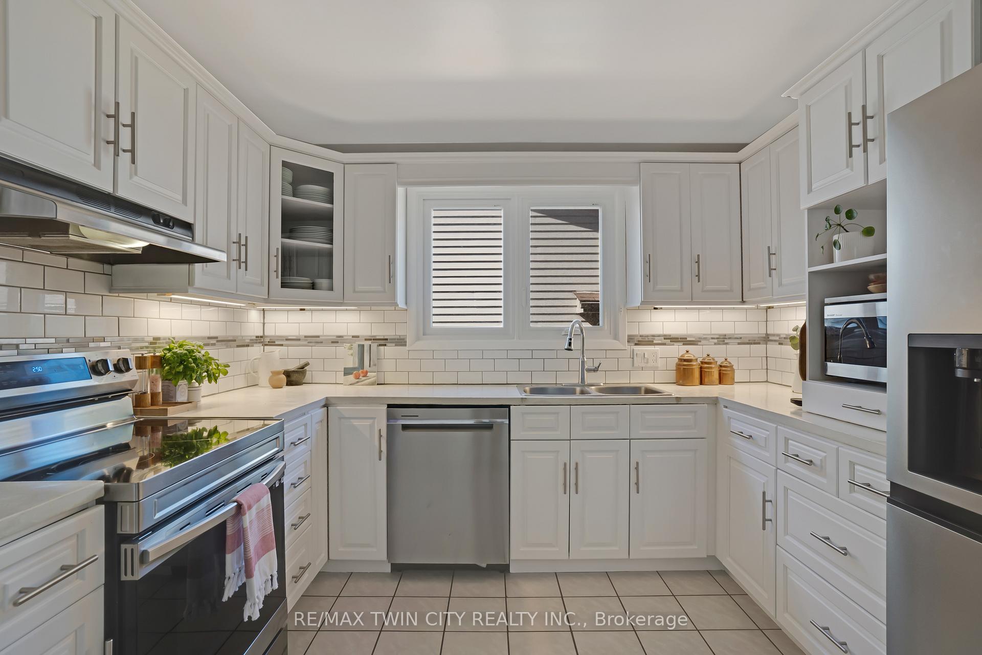 Photo 18 of 276 Camille Crescent, Waterloo, Lexington — HOMEH
