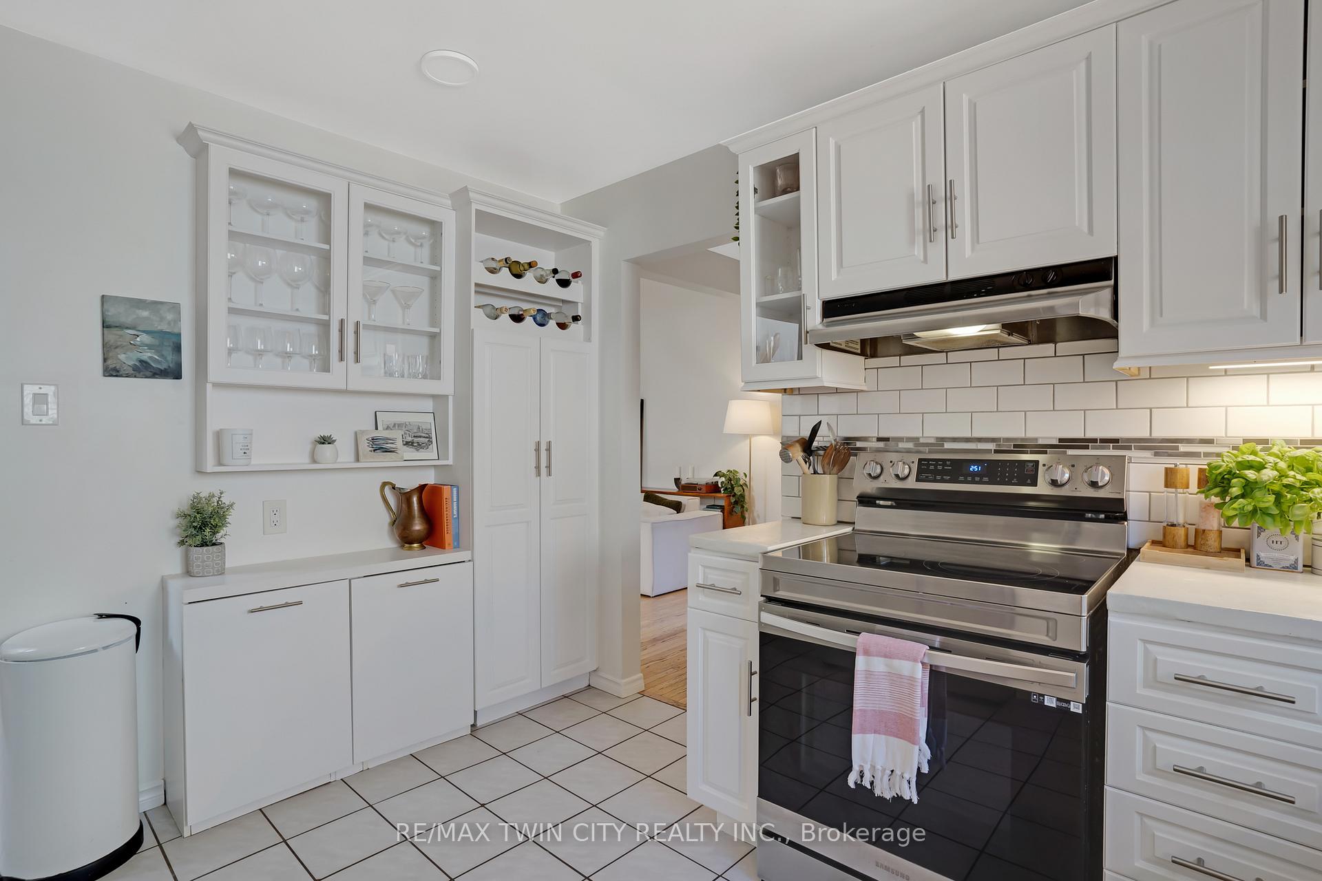 Photo 19 of 276 Camille Crescent, Waterloo, Lexington — HOMEH