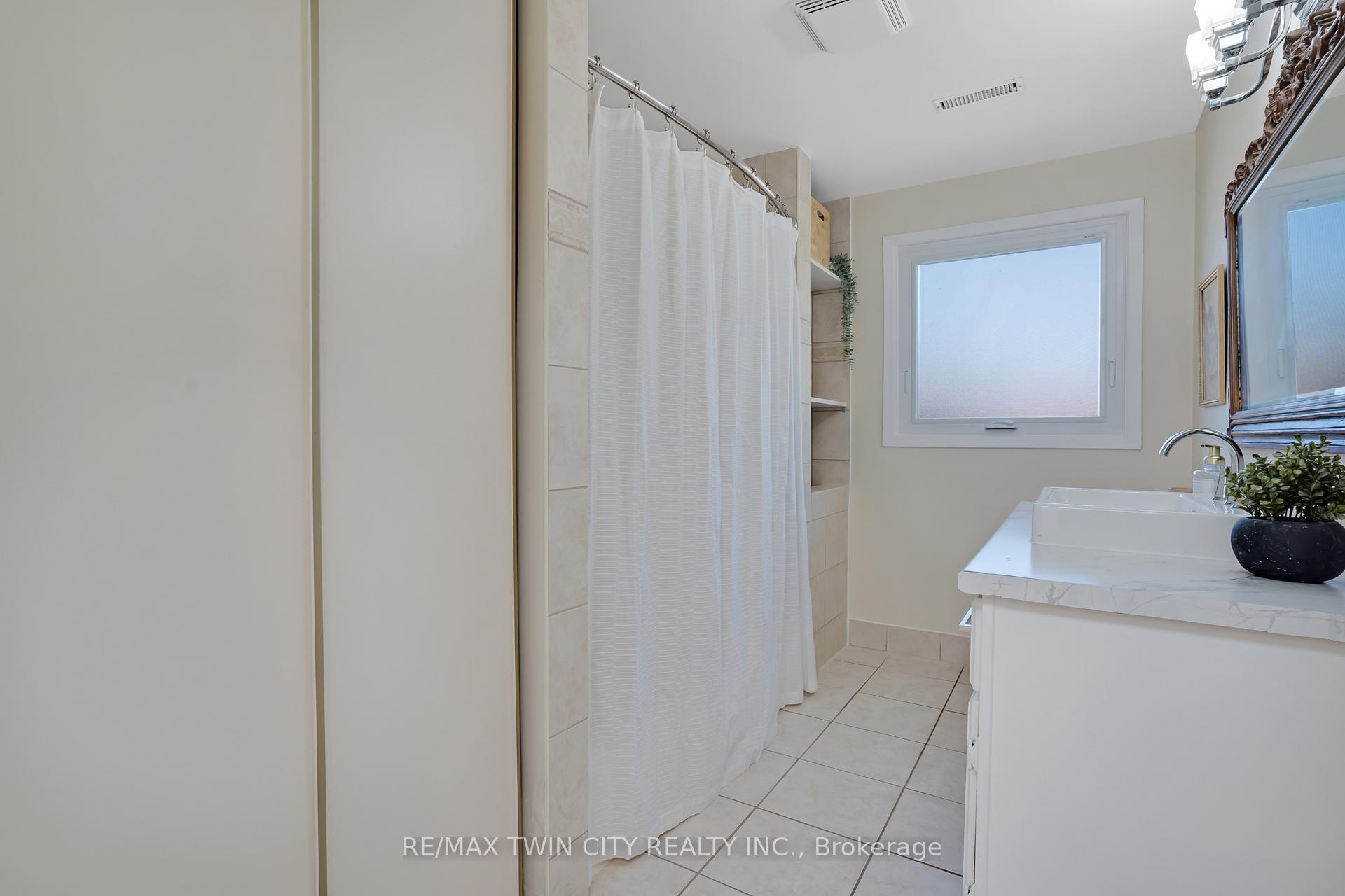 Photo 23 of 276 Camille Crescent, Waterloo, Lexington — HOMEH