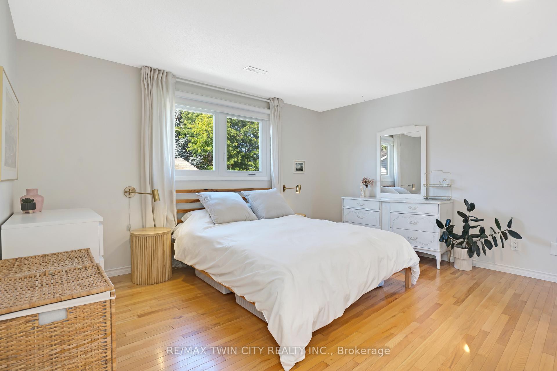 Photo 24 of 276 Camille Crescent, Waterloo, Lexington — HOMEH