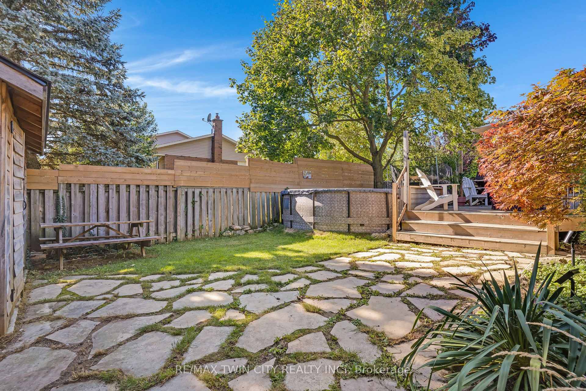 Photo 44 of 276 Camille Crescent, Waterloo, Lexington — HOMEH
