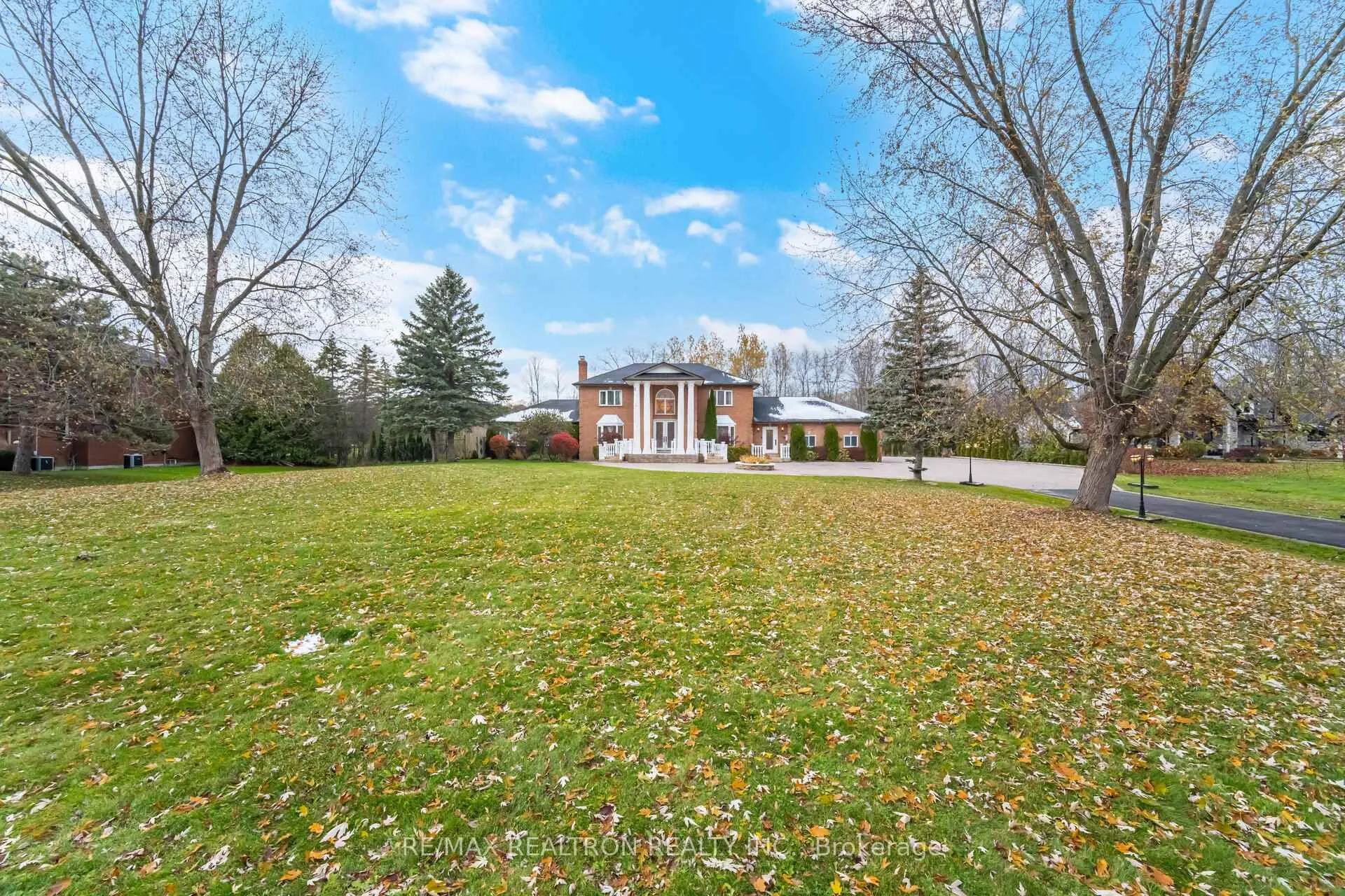Photo 7 of 8 Fielding Court, Ajax, Northwest Ajax — HOMEH