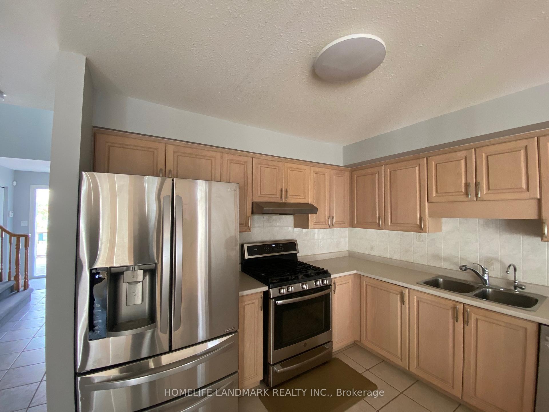 Photo 6 of Unit B, 664 Columbia Forest Boulevard, Waterloo — HOMEH