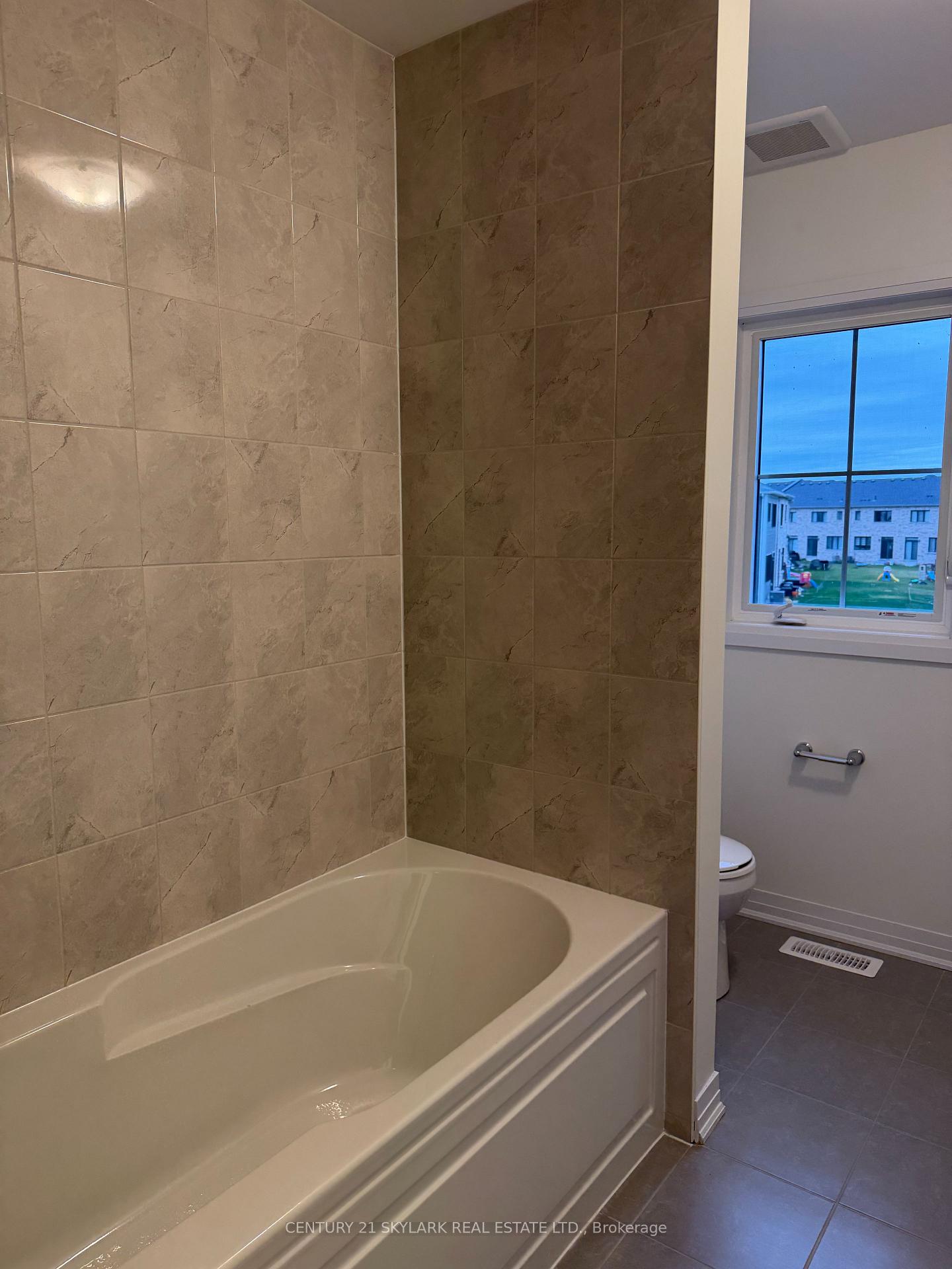 Photo 19 of 174 Aviron Crescent, Welland, Dain City — HOMEH