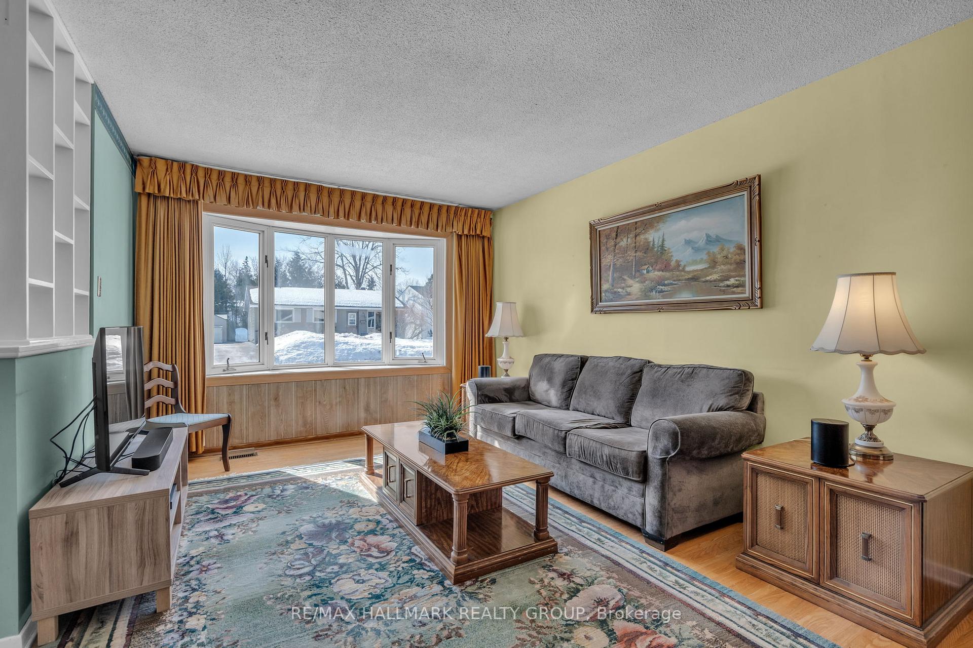Photo 4 of 2170 Monson Crescent, Ottawa, Beacon Hill North — HOMEH