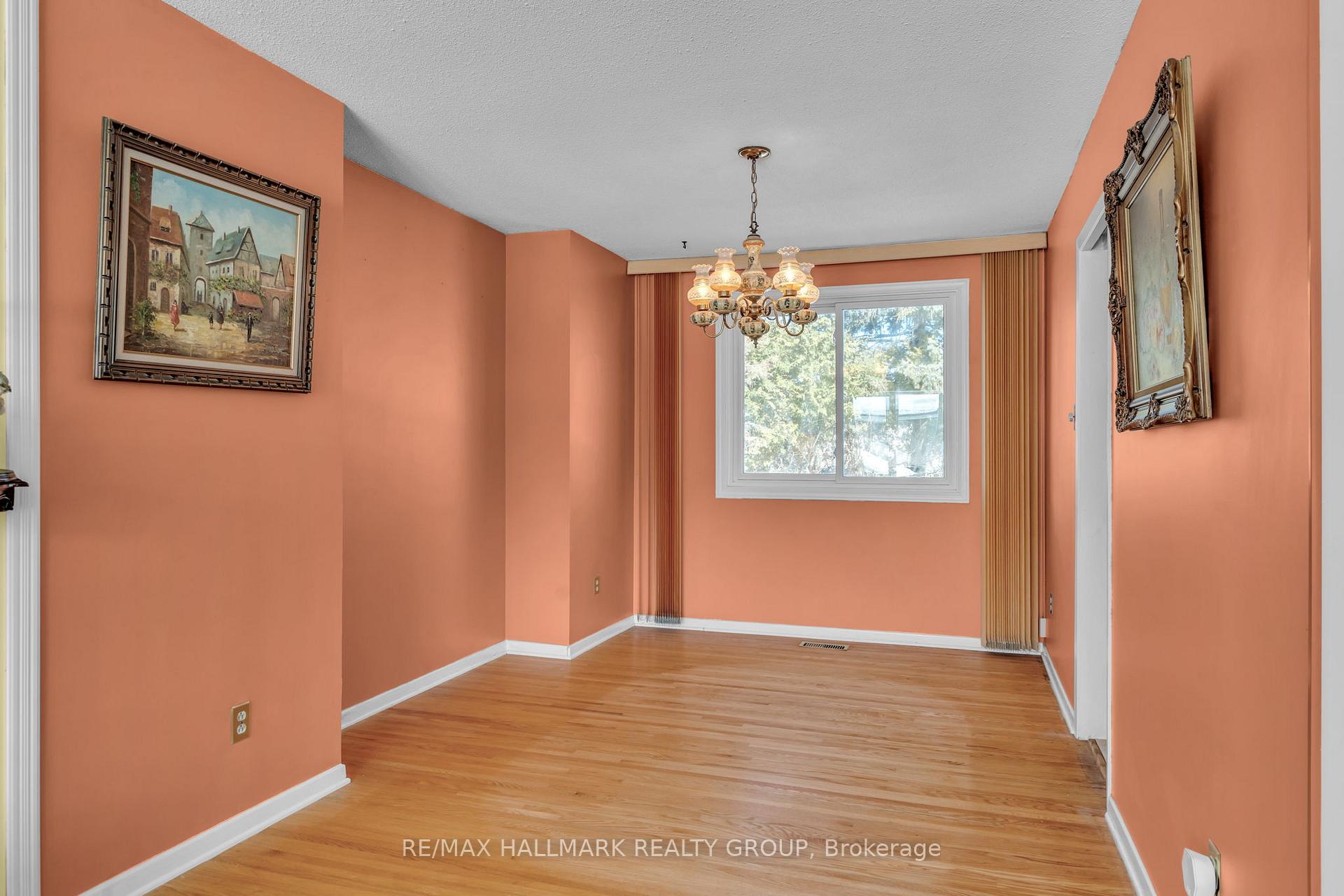 Photo 5 of 2170 Monson Crescent, Ottawa, Beacon Hill North — HOMEH