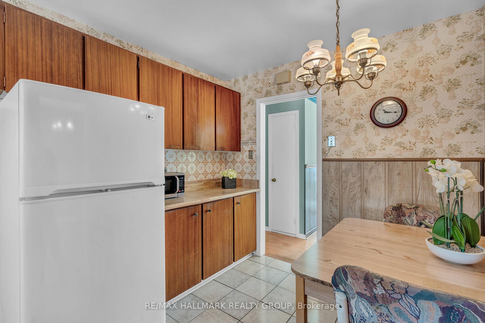 Photo 8 of 2170 Monson Crescent, Ottawa, Beacon Hill North — HOMEH