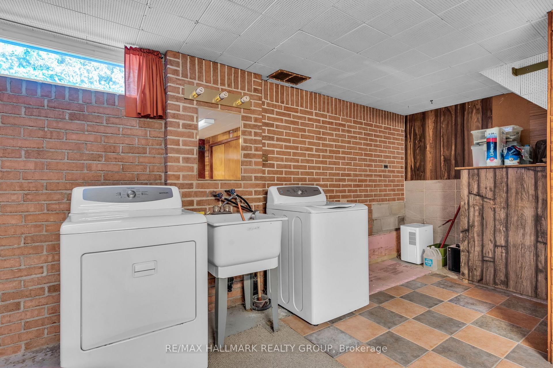 Photo 18 of 2170 Monson Crescent, Ottawa, Beacon Hill North — HOMEH
