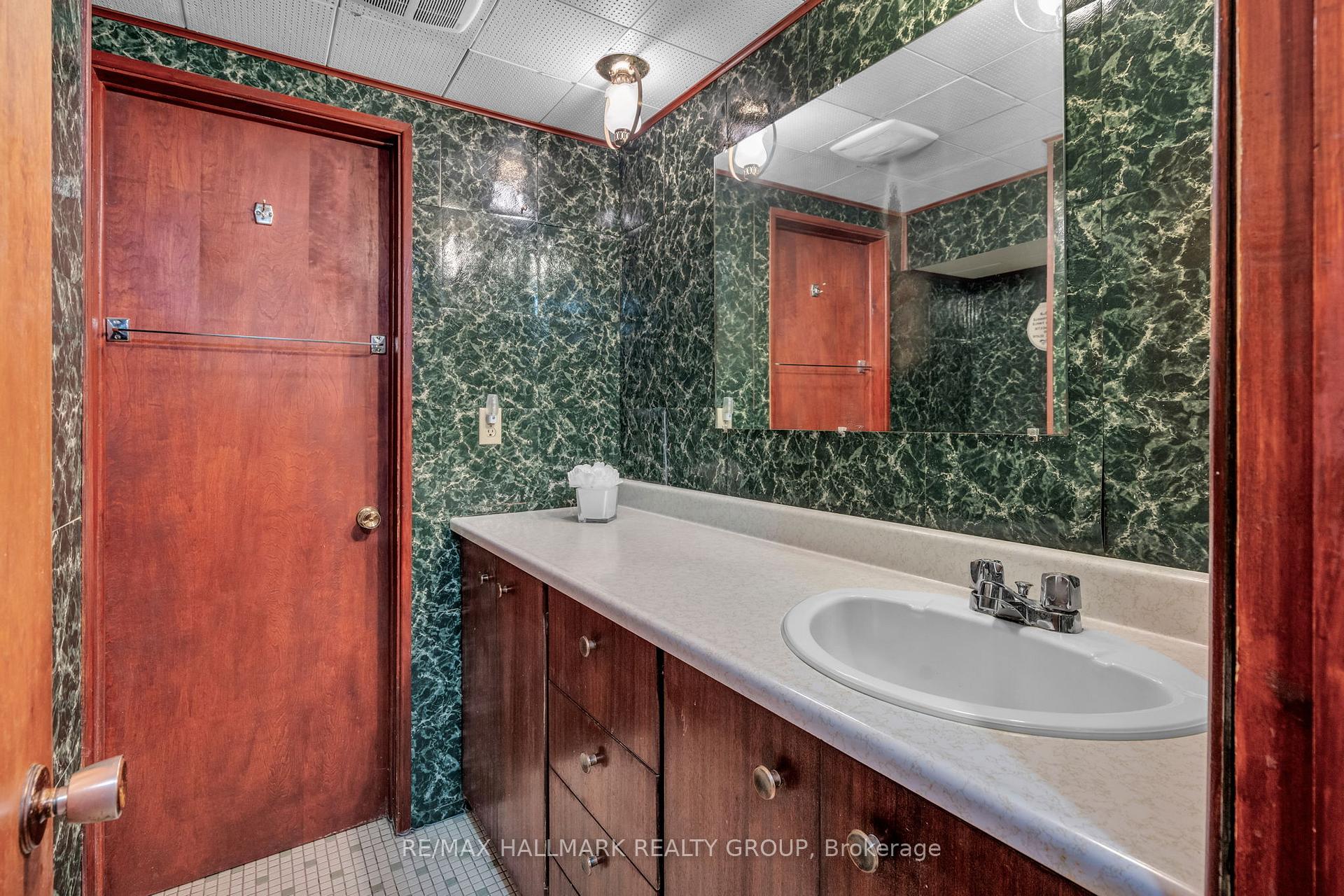 Photo 19 of 2170 Monson Crescent, Ottawa, Beacon Hill North — HOMEH