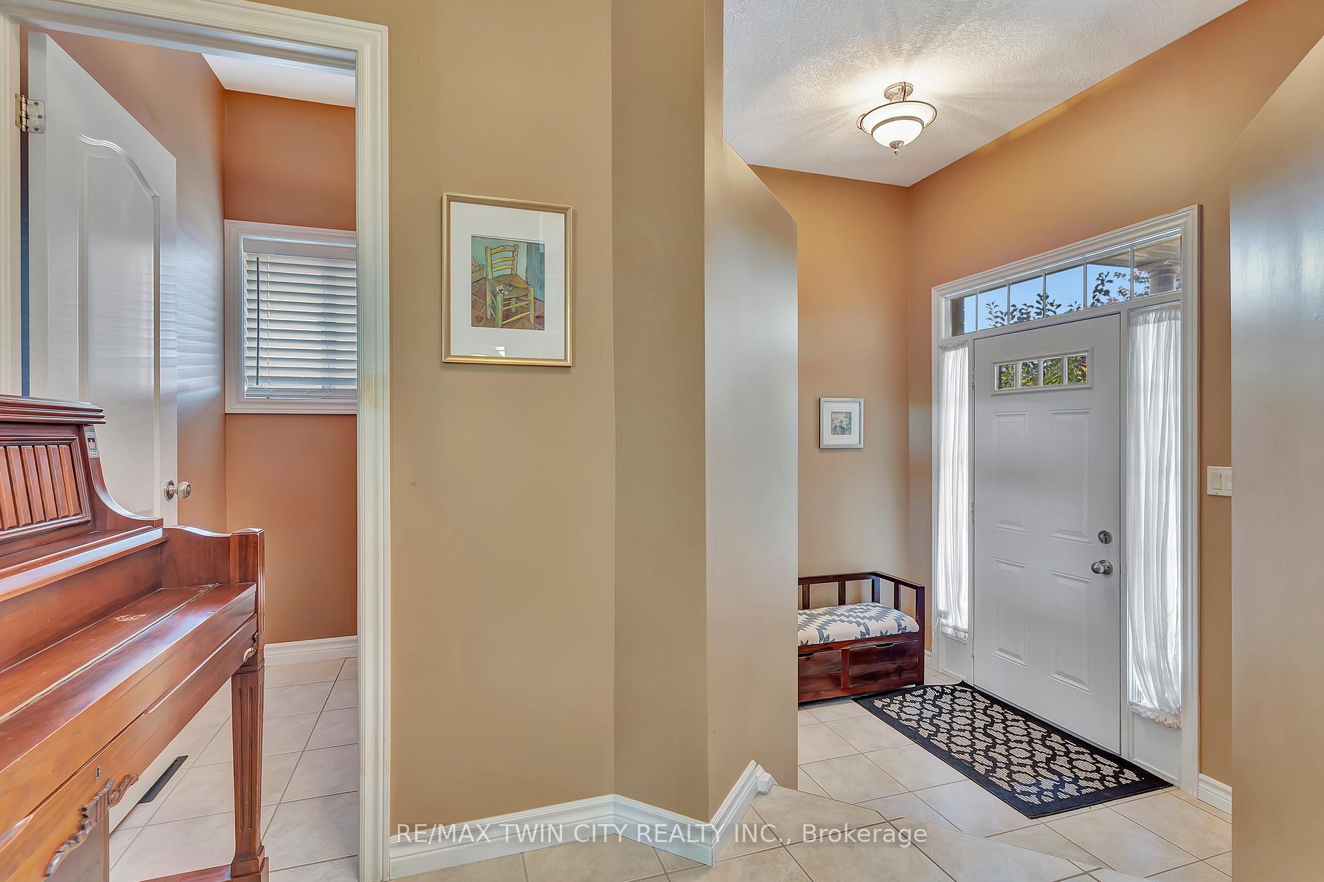 Photo 5 of 357 Auburn Drive, Waterloo, Lexington — HOMEH