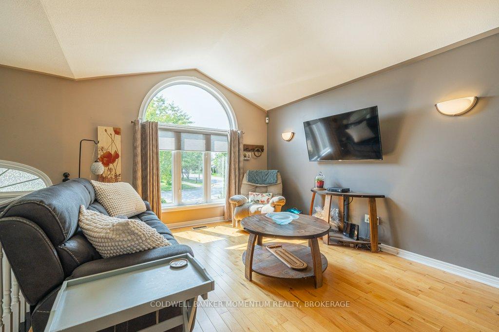 Photo 8 of 122 Gretel Drive, Welland, N. Welland — HOMEH