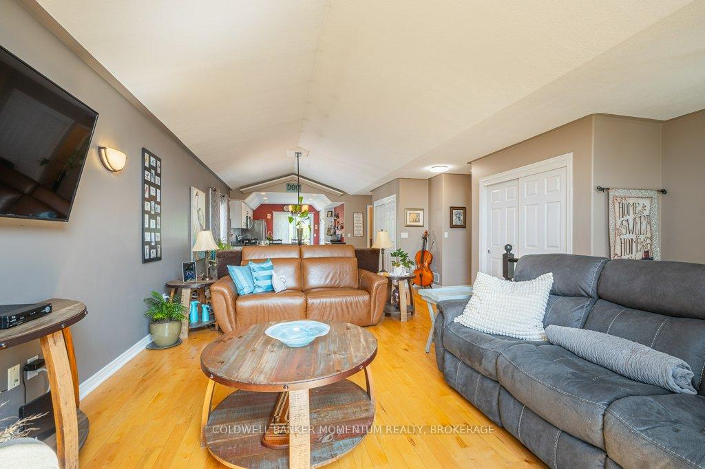 Photo 9 of 122 Gretel Drive, Welland, N. Welland — HOMEH