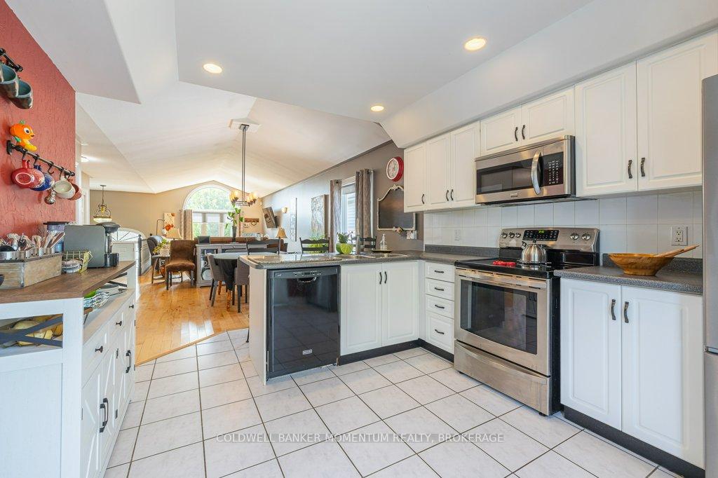 Photo 14 of 122 Gretel Drive, Welland, N. Welland — HOMEH