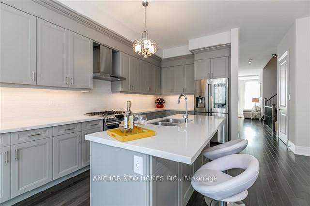Photo 9 of 32 Crimson Forest Drive, Vaughan, Patterson — HOMEH