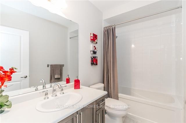 Photo 16 of 32 Crimson Forest Drive, Vaughan, Patterson — HOMEH