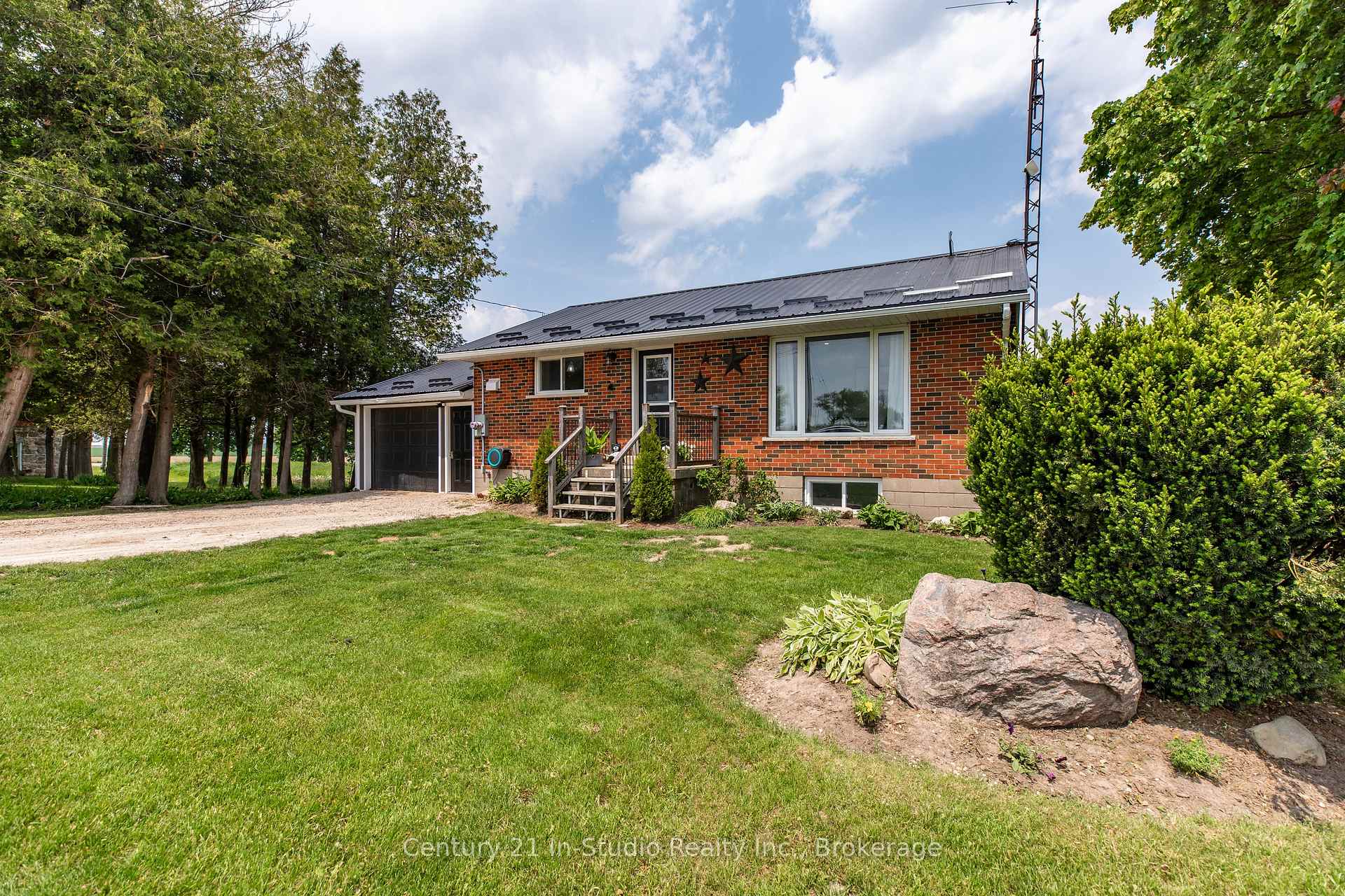 Front of 8404 Wellington Road 15