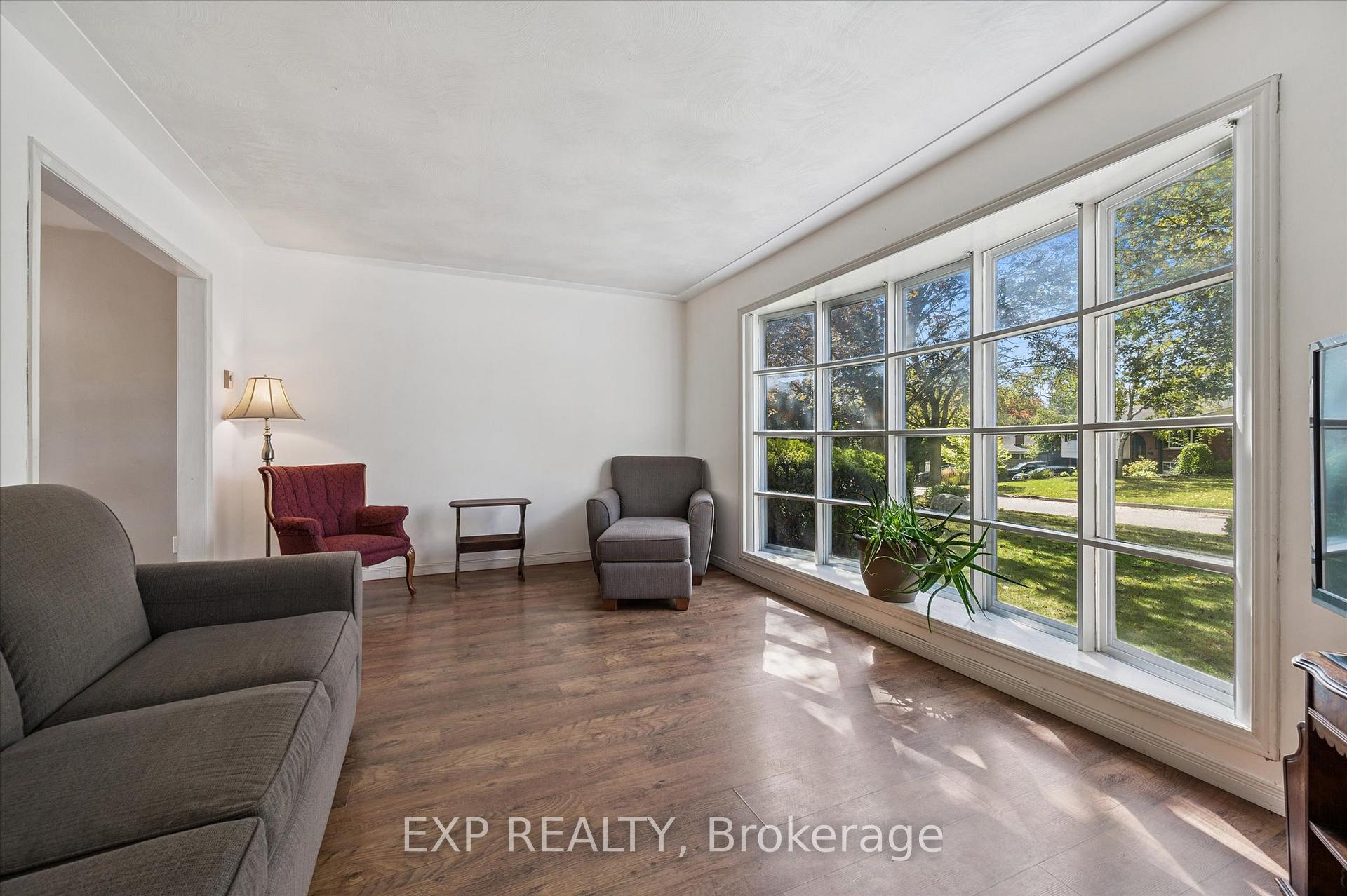 Photo 5 of 338 Ascot Place, Waterloo — HOMEH