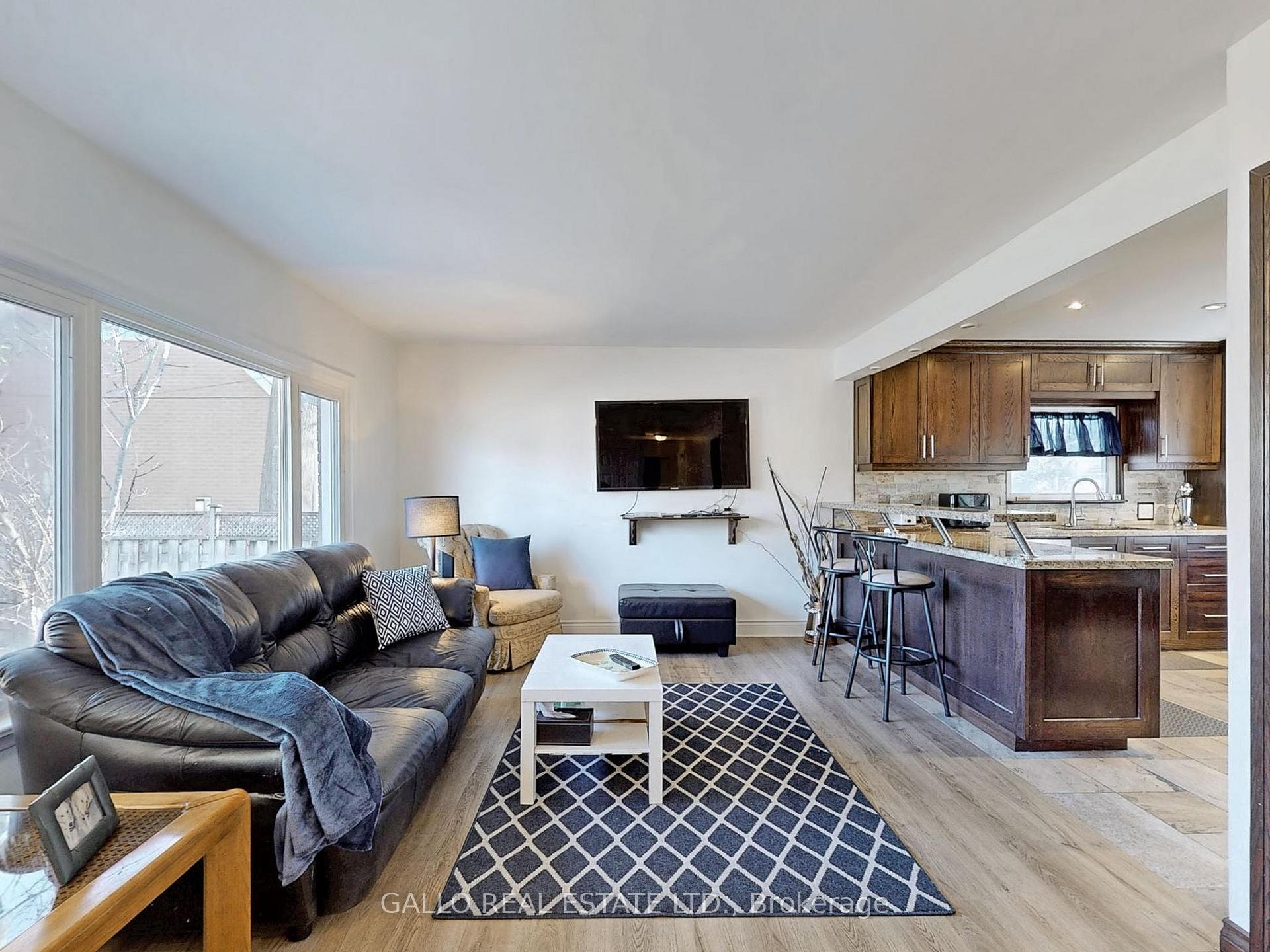 Photo 4 of 170 East Street, Uxbridge — HOMEH