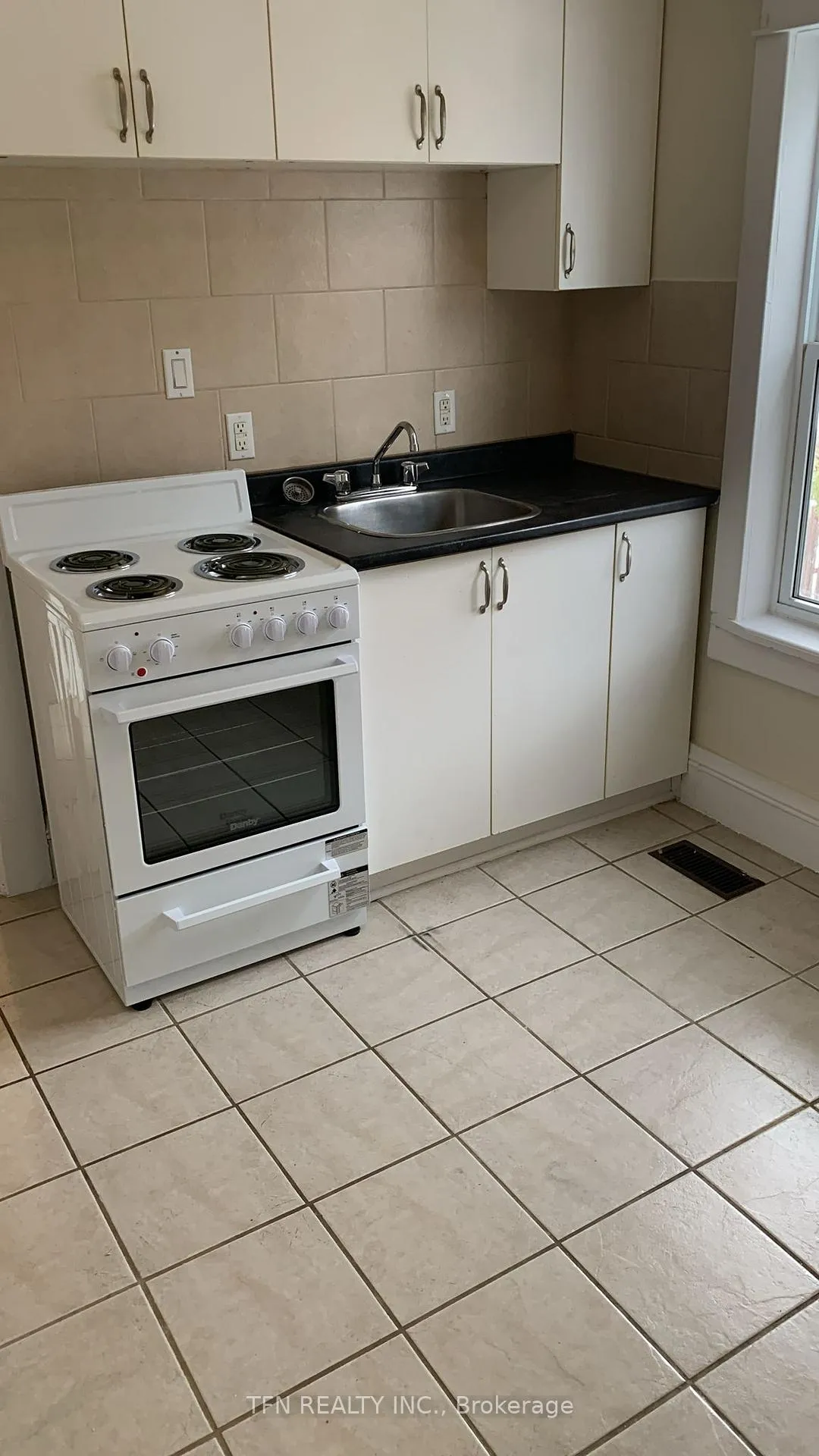 Photo 1 of Unit 4, 70 Mill Street, Welland, Broadway — HOMEH