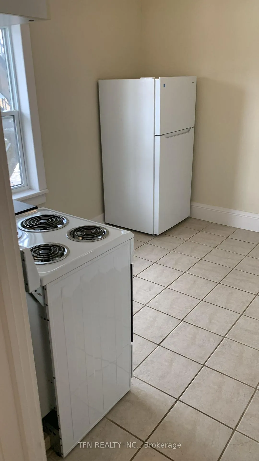 Photo 2 of Unit 4, 70 Mill Street, Welland, Broadway — HOMEH
