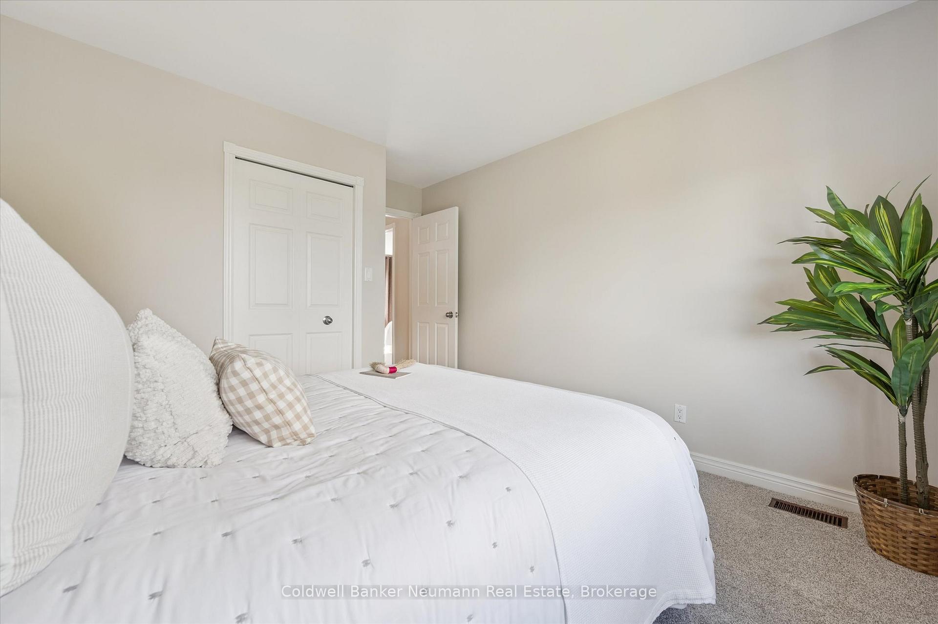 Photo 35 of 466 Branstone Drive, Waterloo — HOMEH