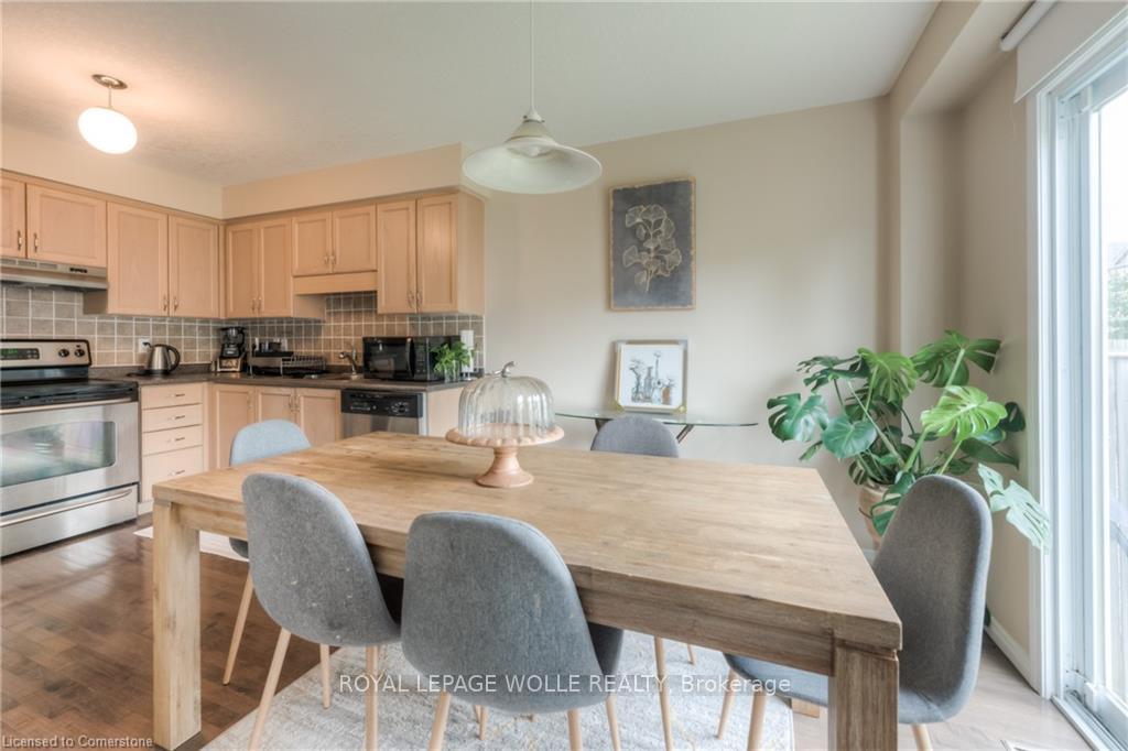 Photo 10 of 556 Wild Iris Avenue, Waterloo — HOMEH