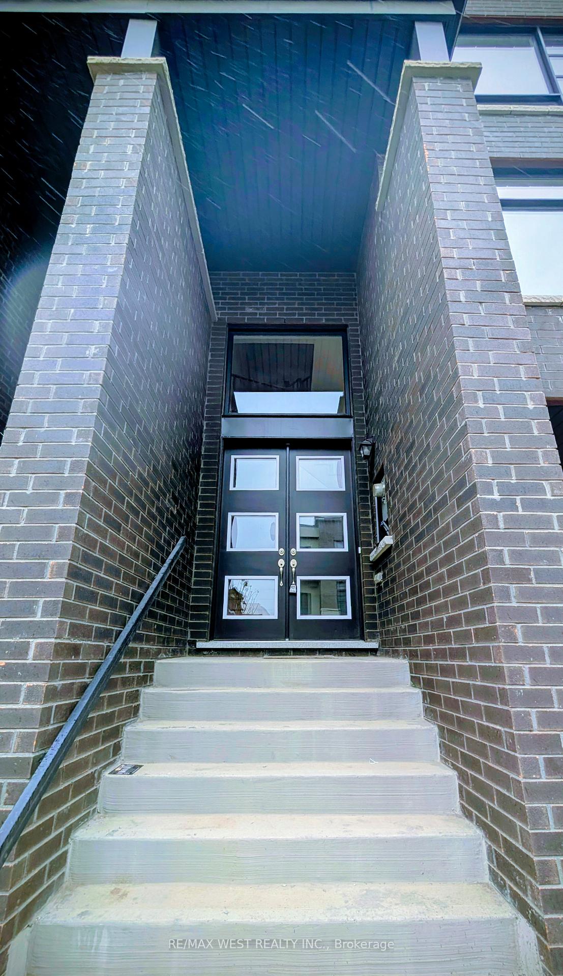 Photo 2 of 95 Paradox Street, Vaughan, Elder Mills — HOMEH