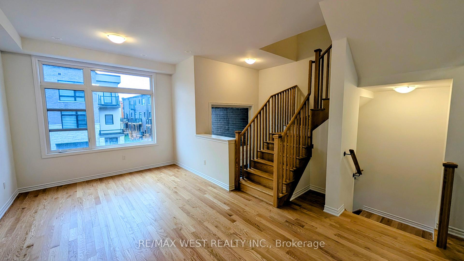 Photo 4 of 95 Paradox Street, Vaughan, Elder Mills — HOMEH