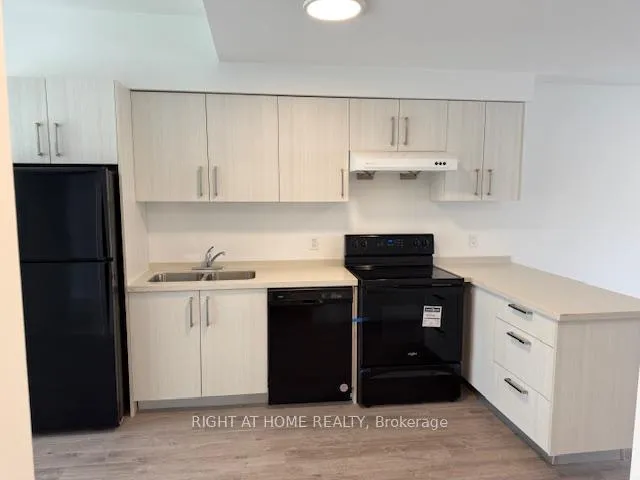 Photo 7 of 32 Waterleaf Trail, Welland, Broadway — HOMEH