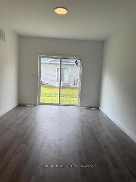 Photo 11 of 32 Waterleaf Trail, Welland, Broadway — HOMEH