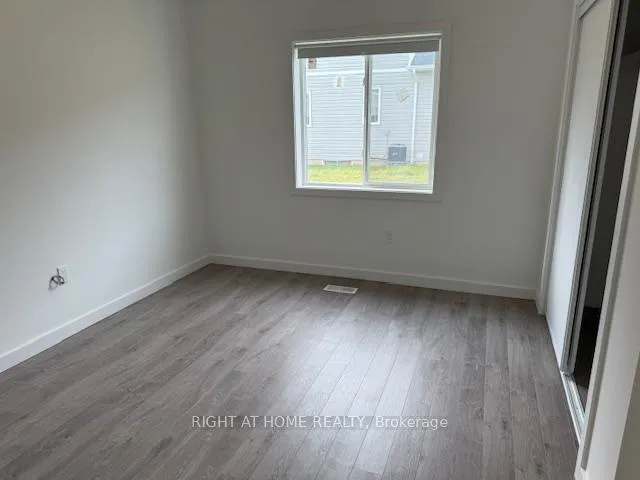 Photo 22 of 32 Waterleaf Trail, Welland, Broadway — HOMEH