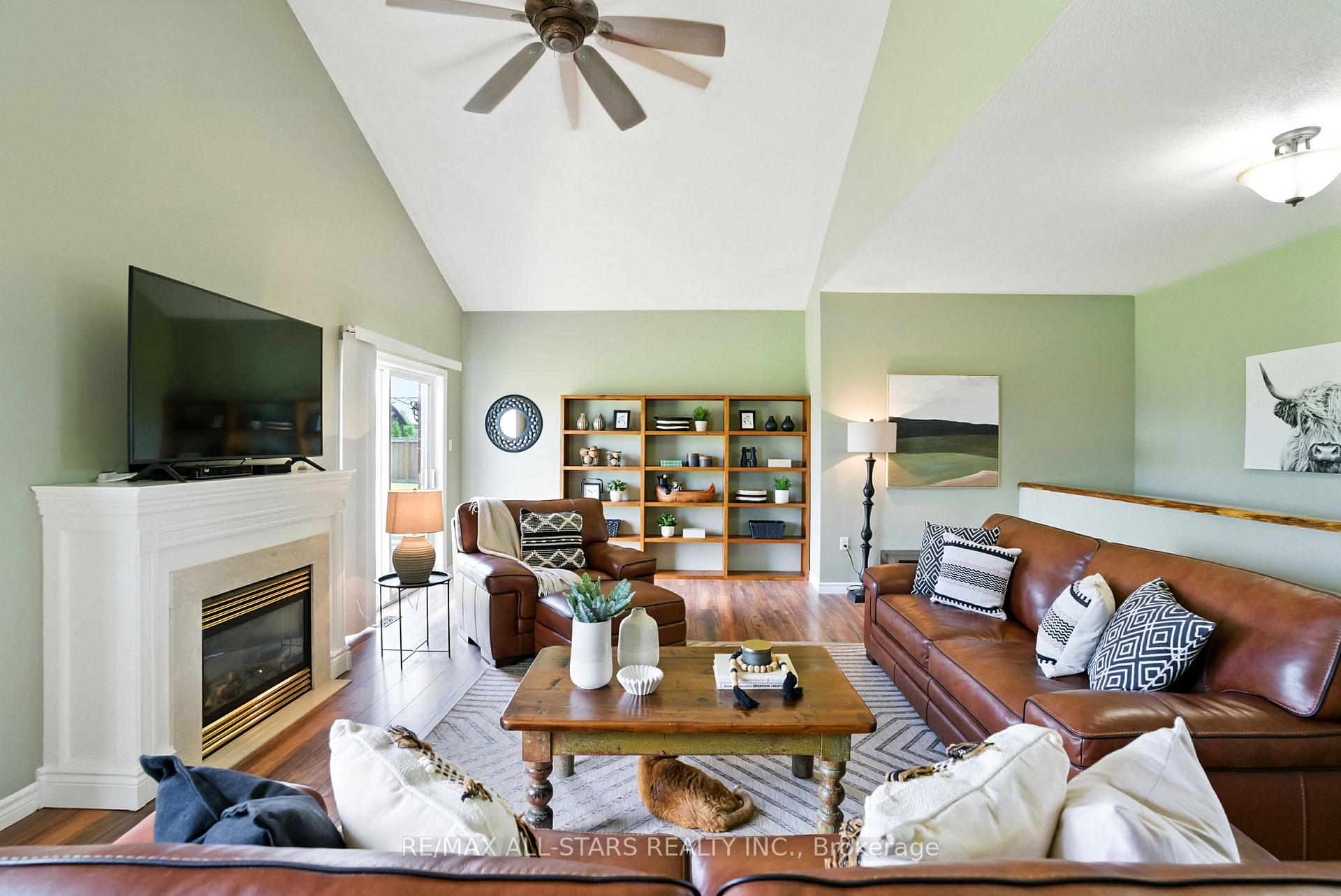Photo 7 of 28 Bagshaw Crescent, Uxbridge, Rural Uxbridge — HOMEH