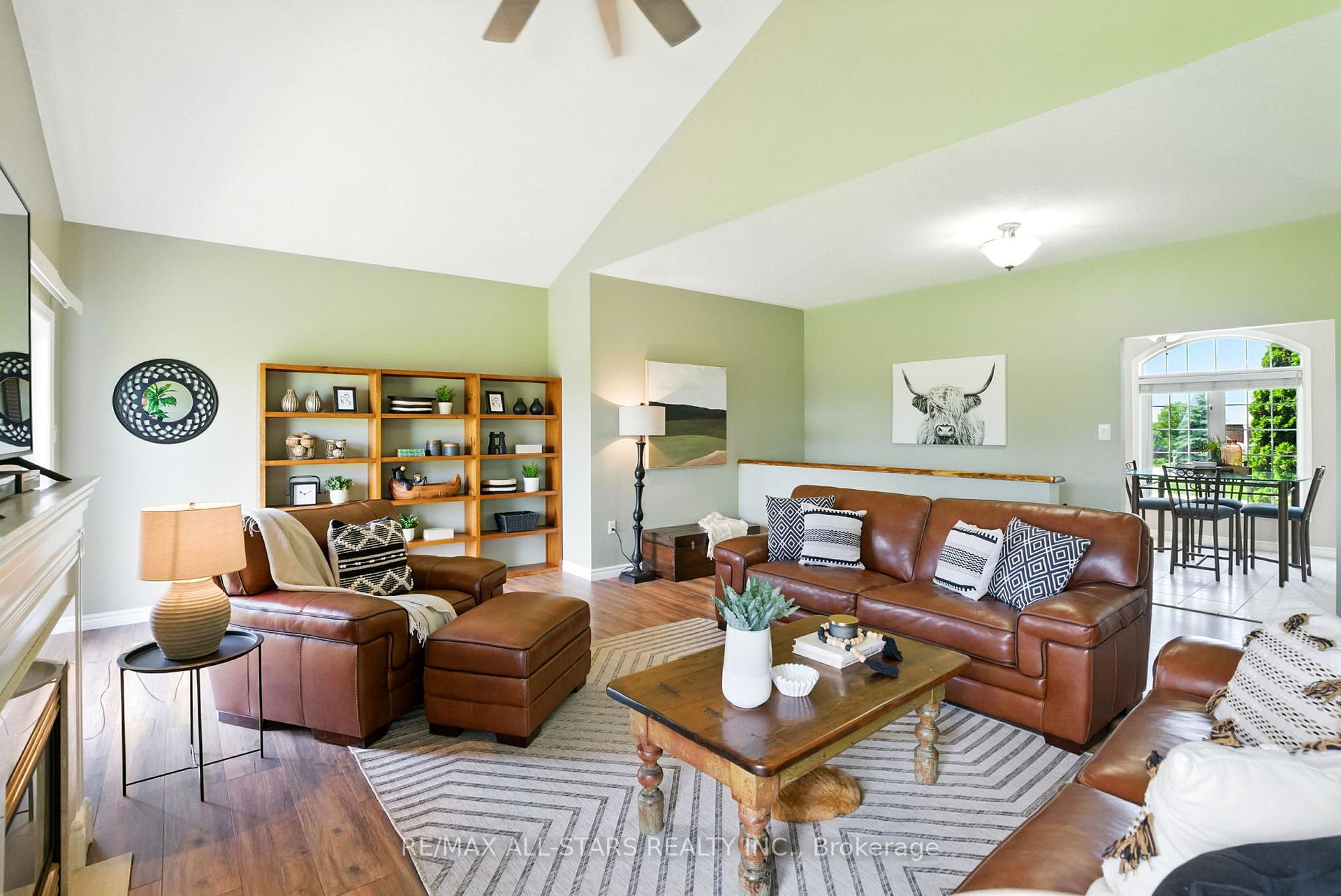 Photo 8 of 28 Bagshaw Crescent, Uxbridge, Rural Uxbridge — HOMEH