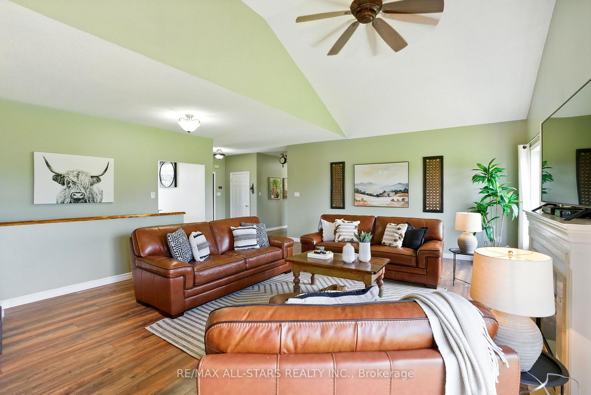 Photo 9 of 28 Bagshaw Crescent, Uxbridge, Rural Uxbridge — HOMEH