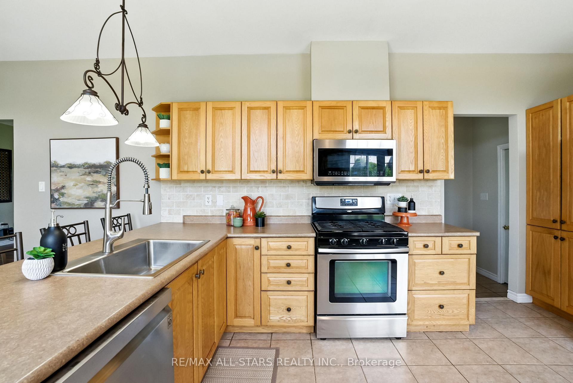 Photo 15 of 28 Bagshaw Crescent, Uxbridge, Rural Uxbridge — HOMEH