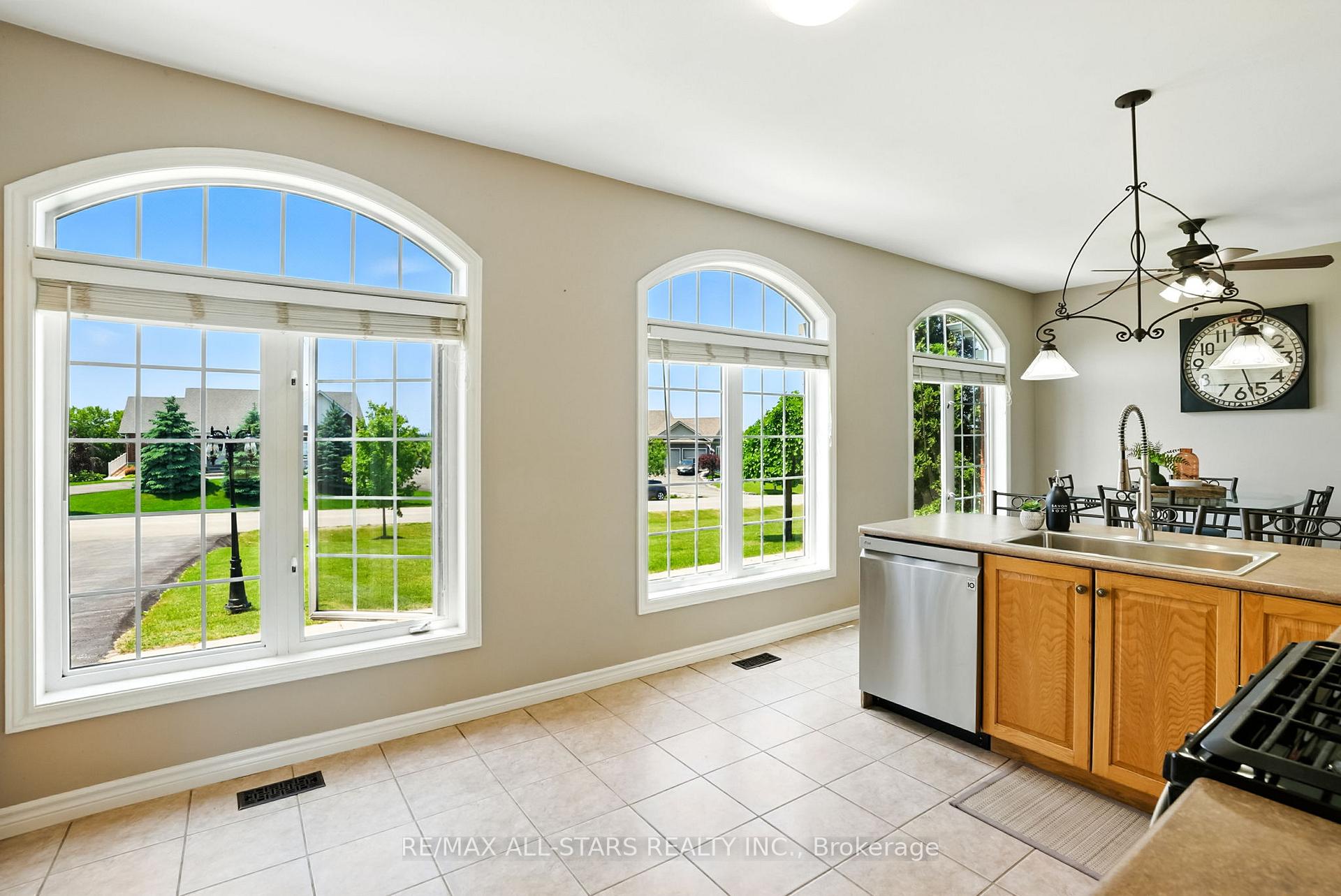 Photo 17 of 28 Bagshaw Crescent, Uxbridge, Rural Uxbridge — HOMEH