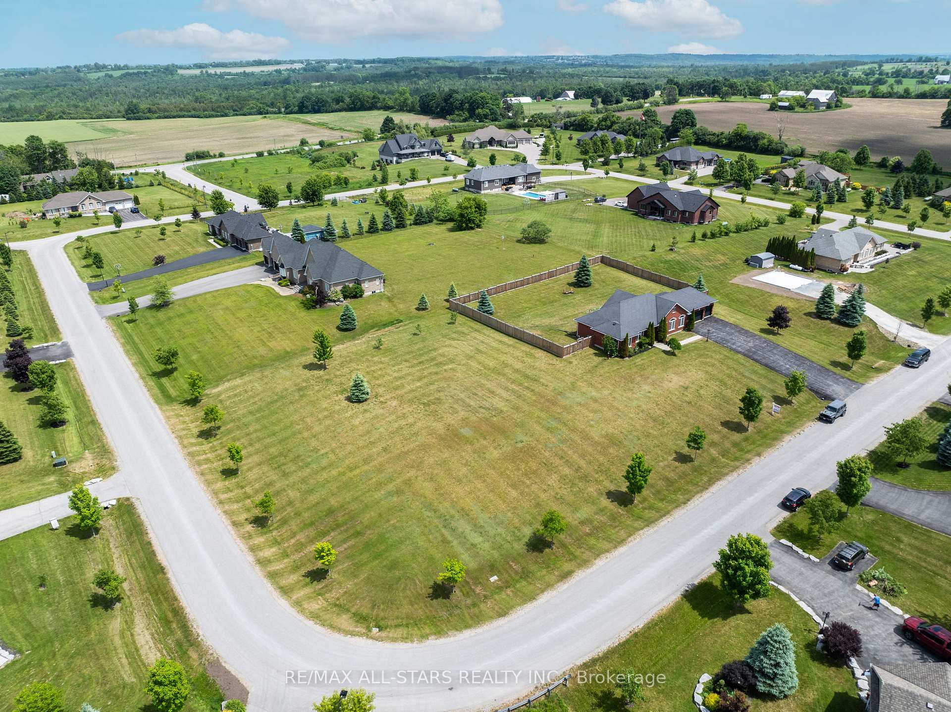 Photo 34 of 28 Bagshaw Crescent, Uxbridge, Rural Uxbridge — HOMEH