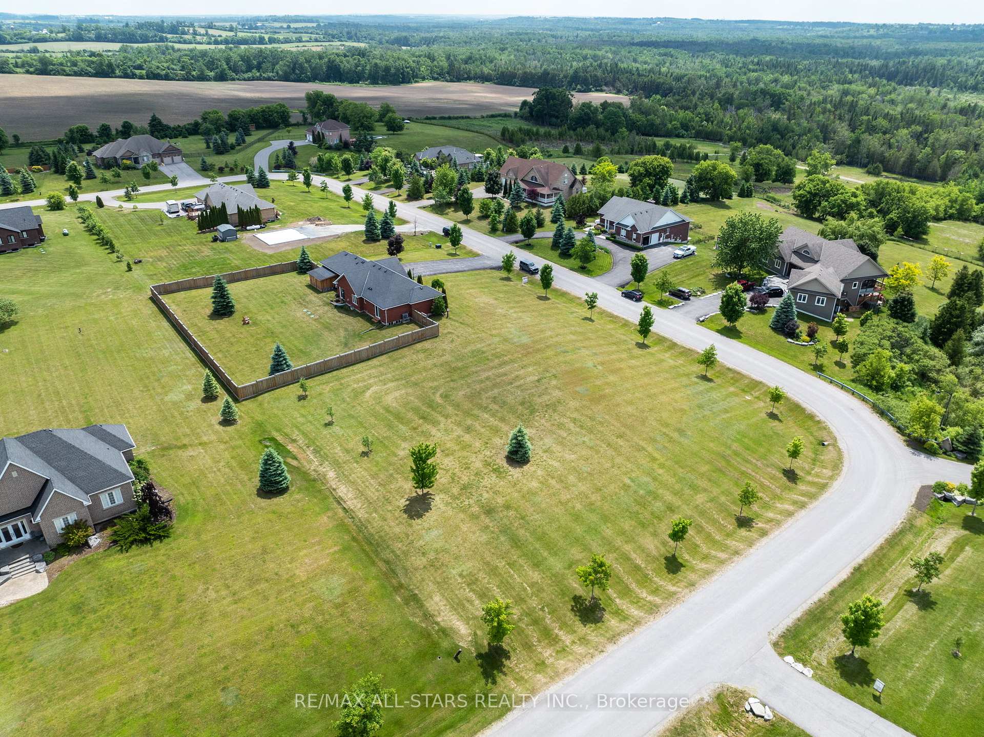 Photo 35 of 28 Bagshaw Crescent, Uxbridge, Rural Uxbridge — HOMEH