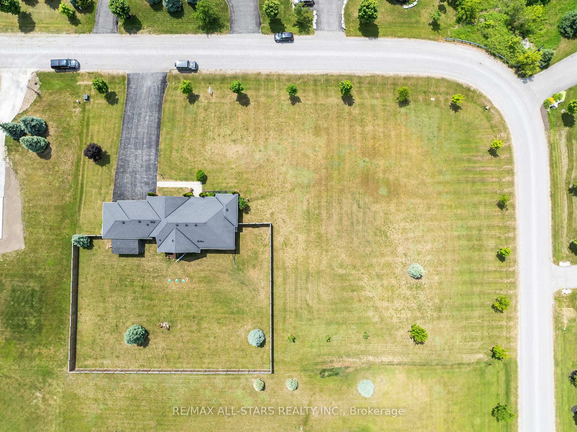 Photo 39 of 28 Bagshaw Crescent, Uxbridge, Rural Uxbridge — HOMEH