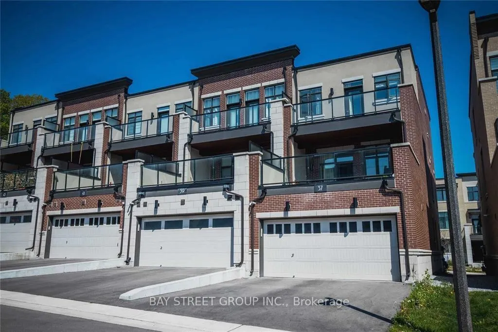 Photo 2 of 37 Carrville Woods Circle, Vaughan, Patterson — HOMEH