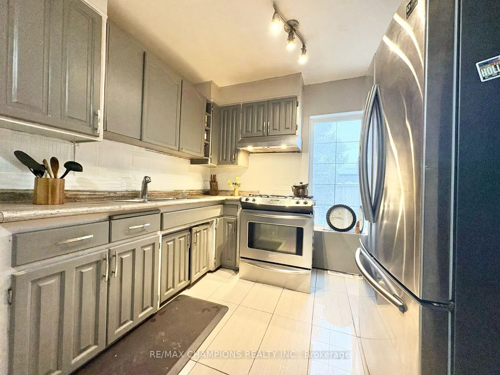 Photo 10 of 265 Glenridge Drive, Waterloo — HOMEH