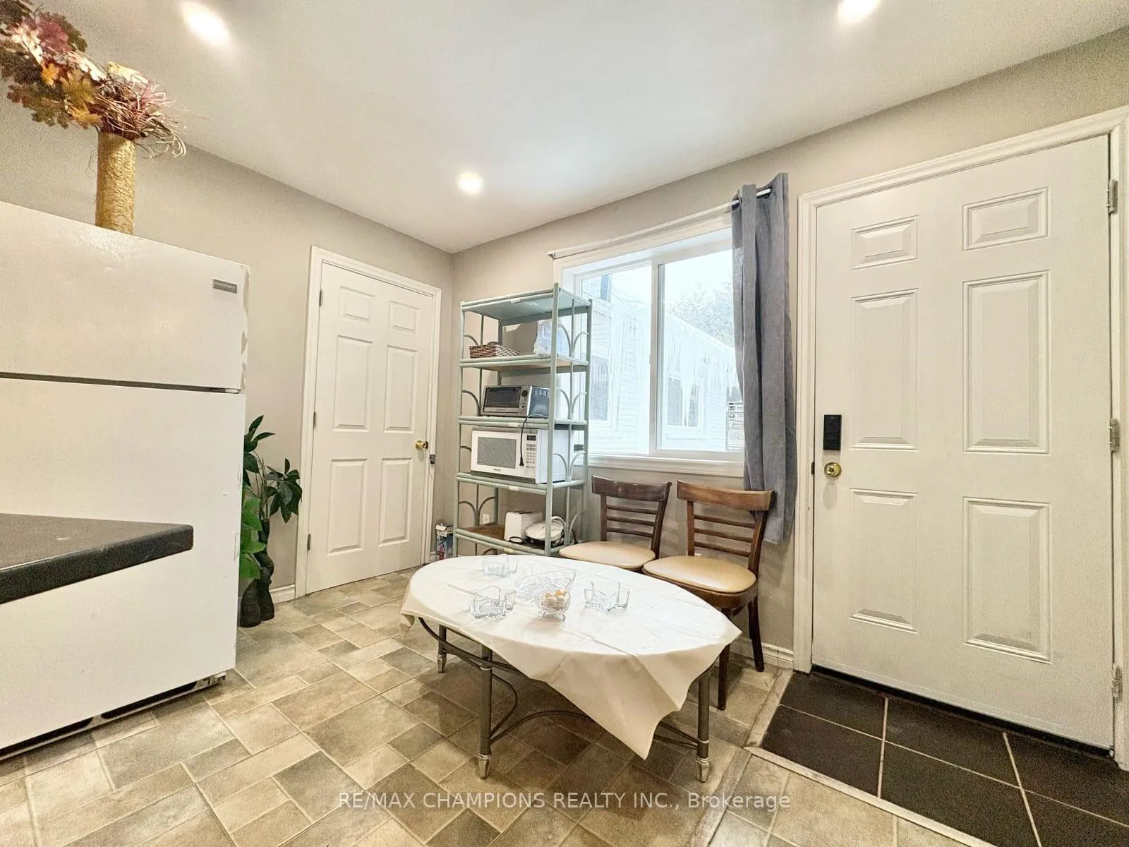Photo 17 of 265 Glenridge Drive, Waterloo — HOMEH