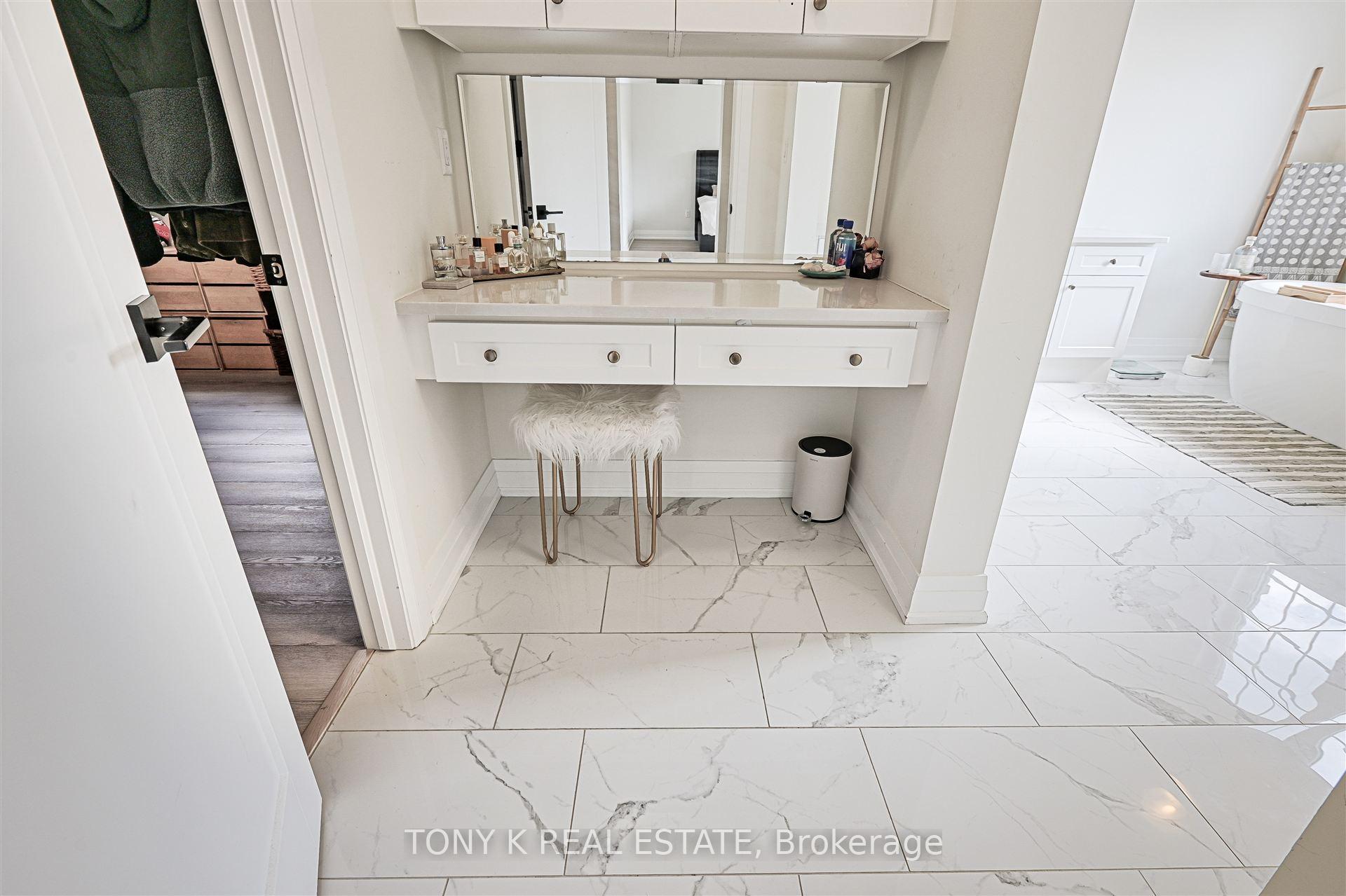 Photo 5 of 169 Klein Mills Road, Vaughan, Kleinburg — HOMEH