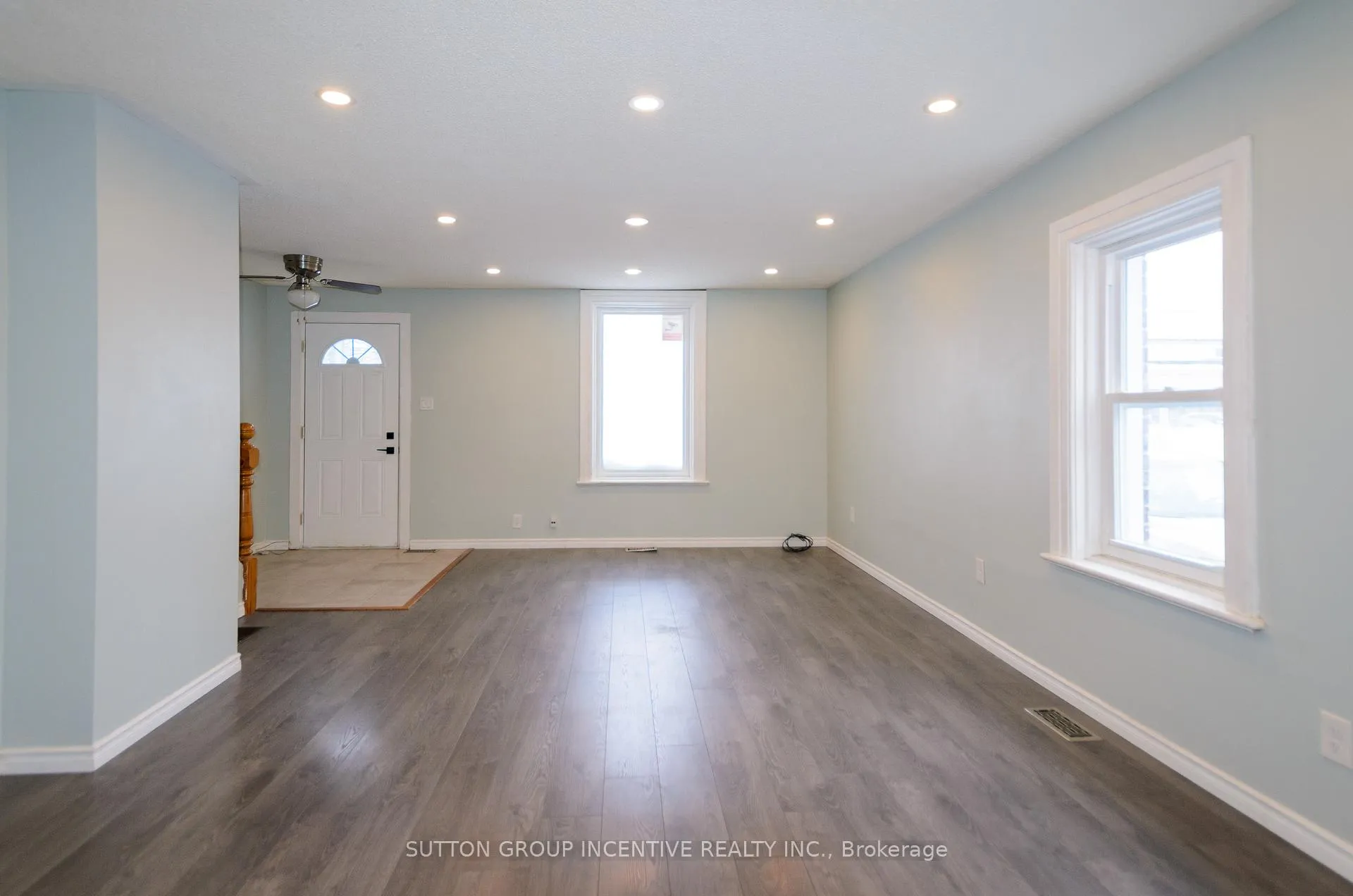 Photo 4 of 46 Ellen Street, Barrie, Lakeshore — HOMEH