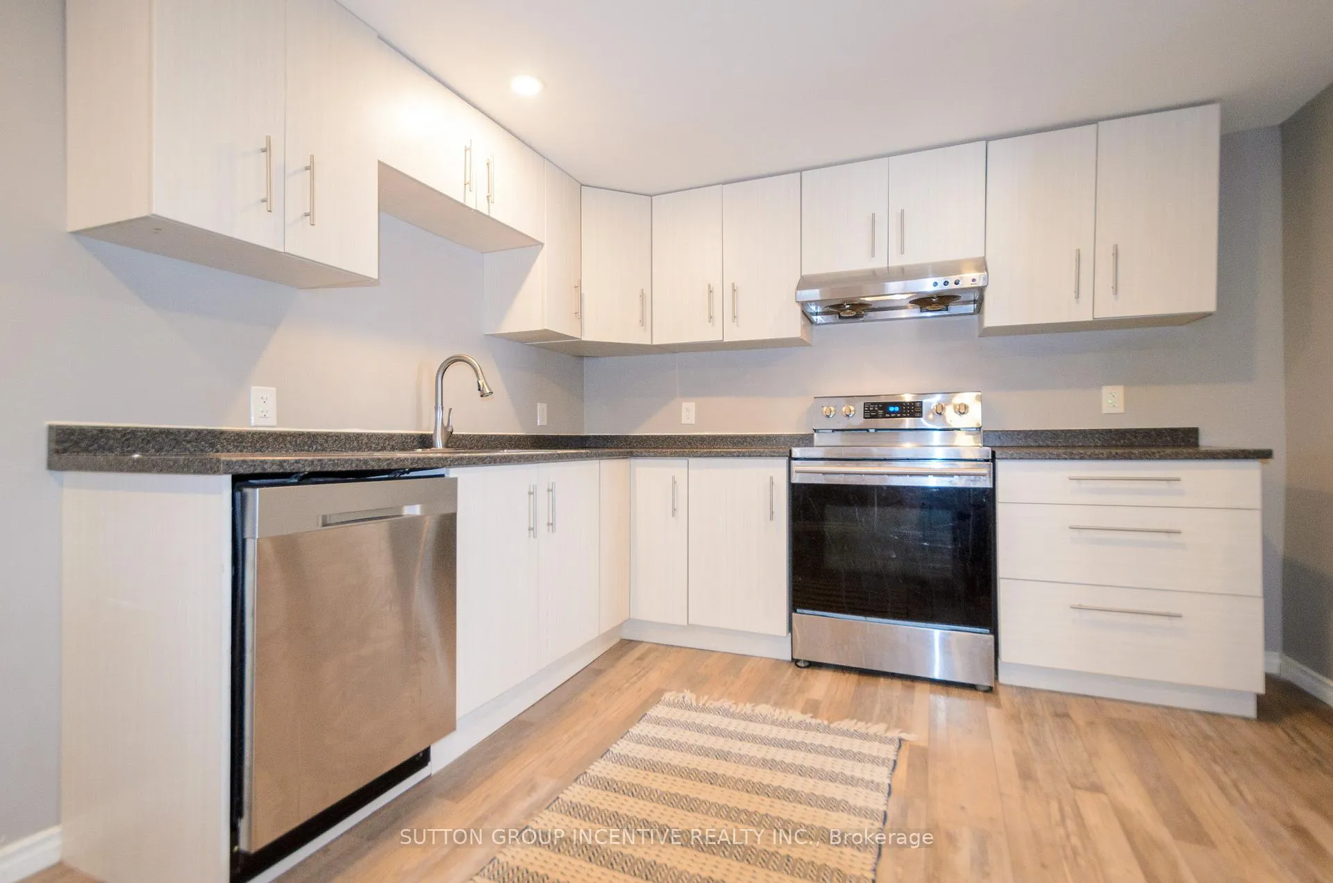 Photo 10 of 46 Ellen Street, Barrie, Lakeshore — HOMEH