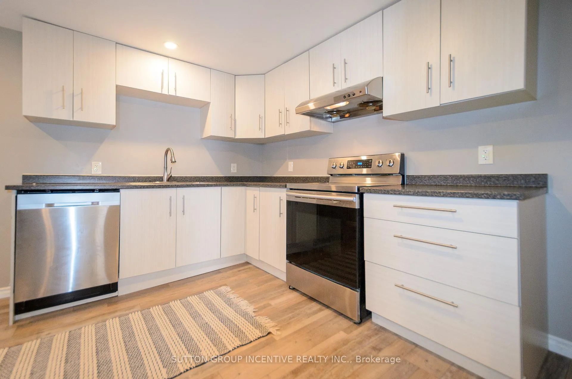 Photo 13 of 46 Ellen Street, Barrie, Lakeshore — HOMEH