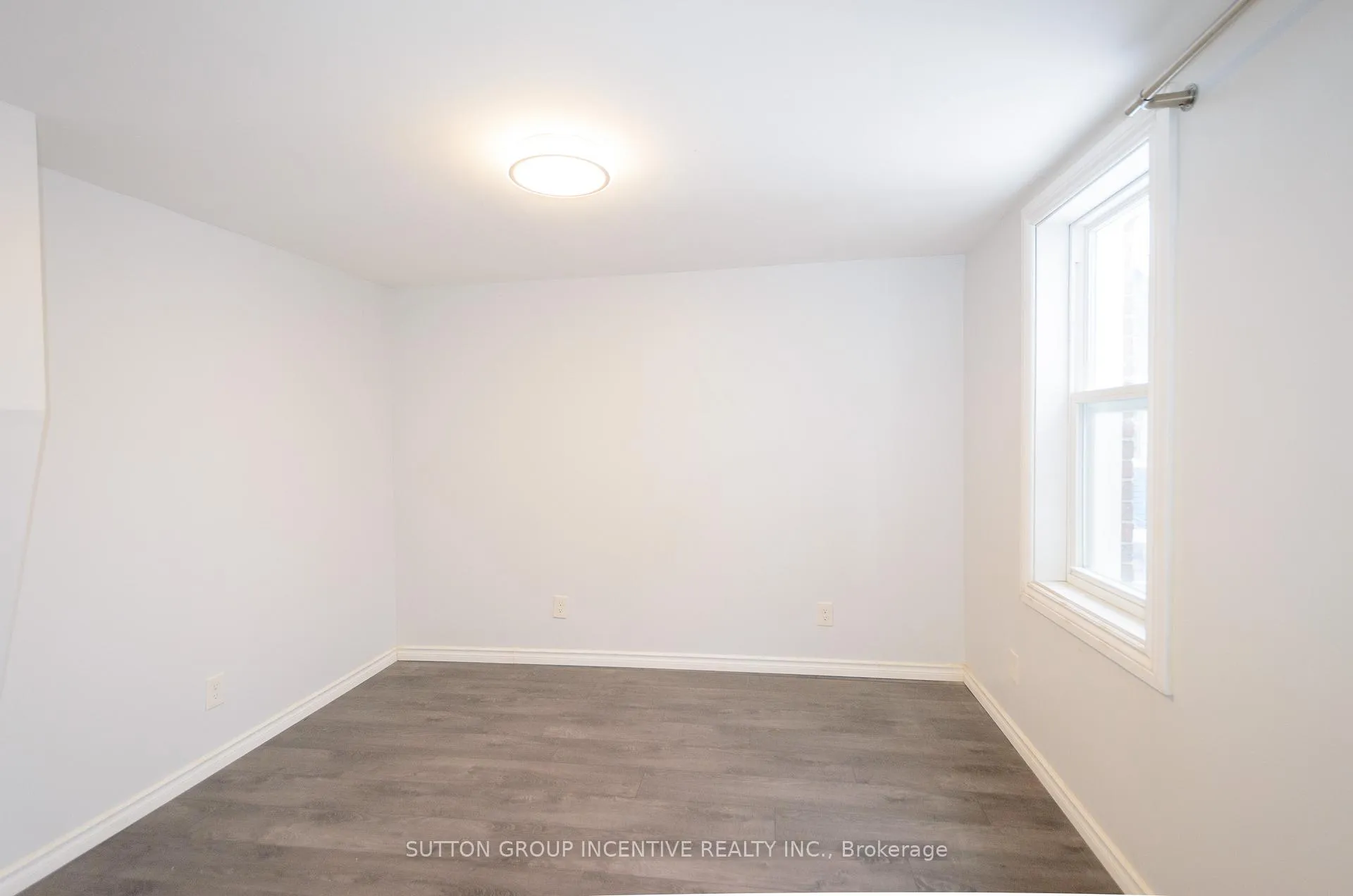 Photo 25 of 46 Ellen Street, Barrie, Lakeshore — HOMEH