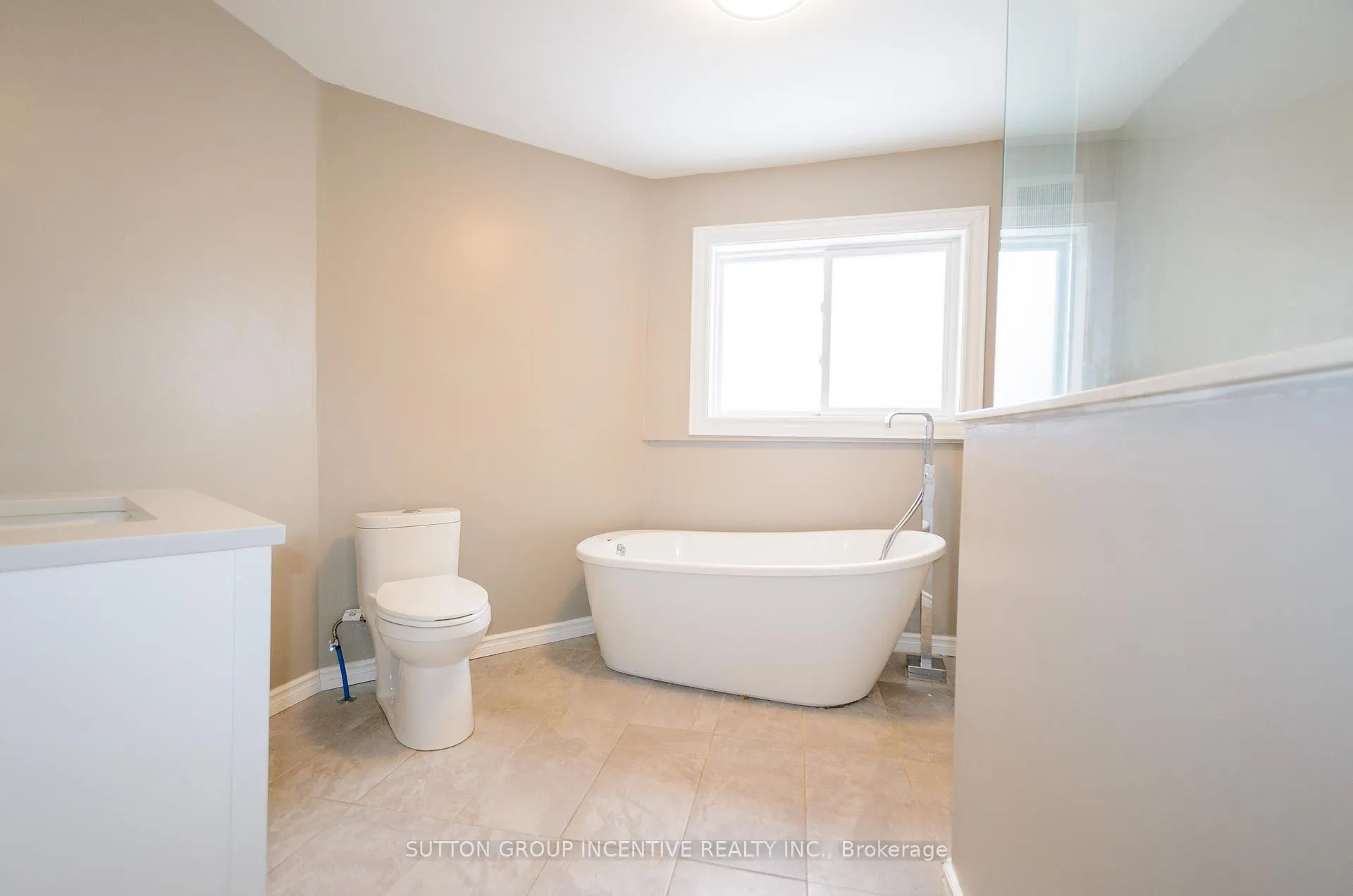 Photo 27 of 46 Ellen Street, Barrie, Lakeshore — HOMEH